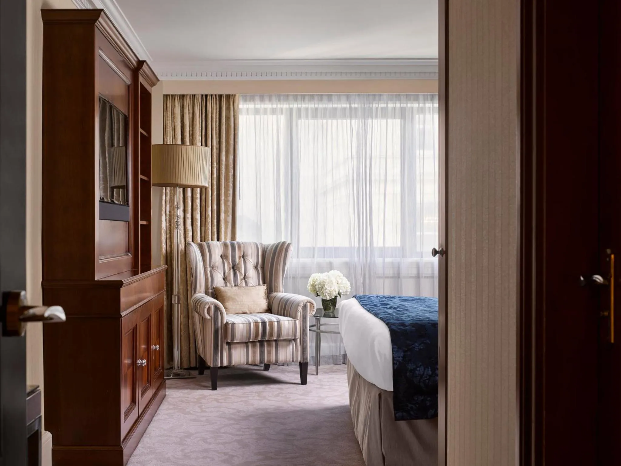 Photo of the whole room, Bed in InterContinental London Park Lane by IHG