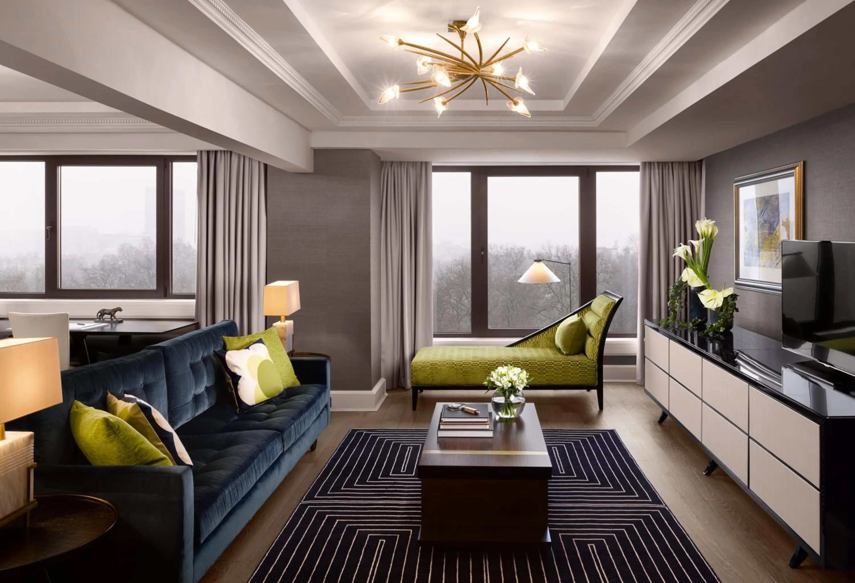 Photo of the whole room in InterContinental London Park Lane by IHG