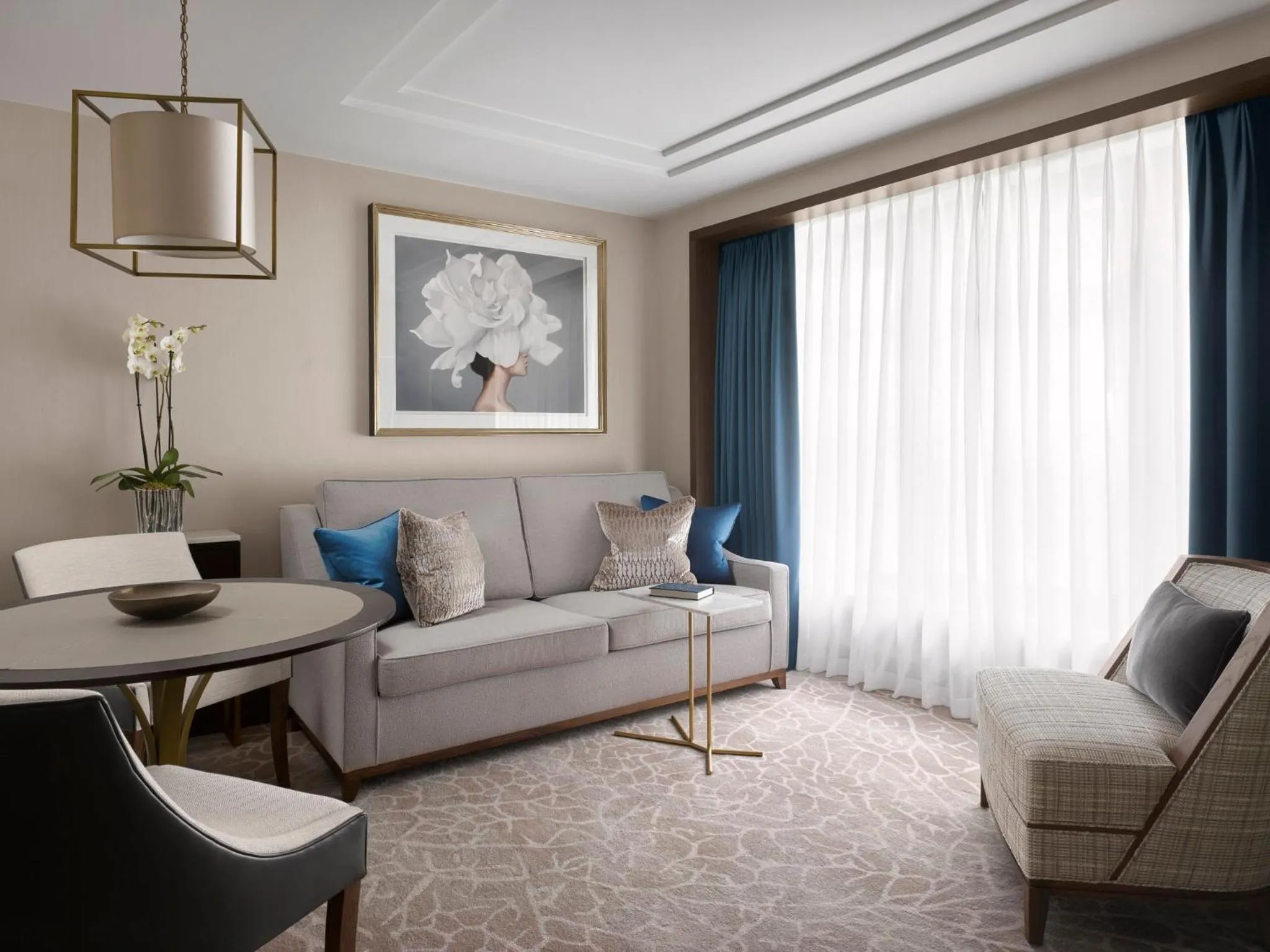 Photo of the whole room in InterContinental London Park Lane by IHG