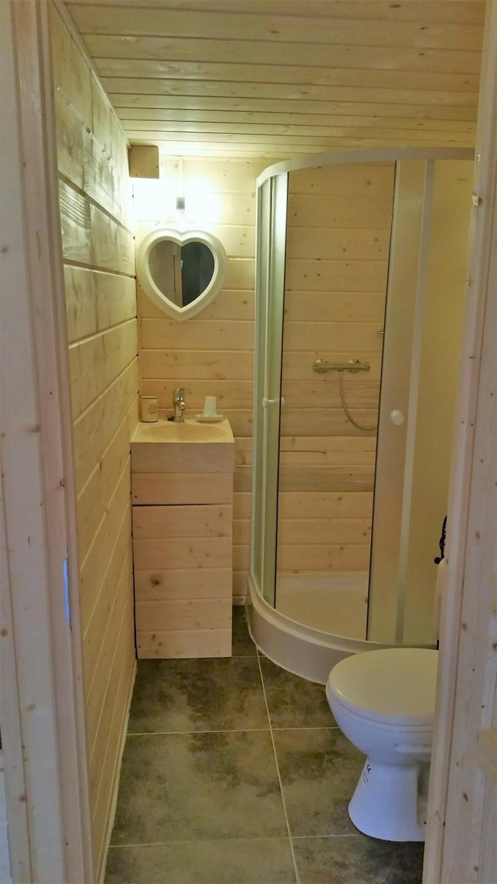 Bathroom in Les Arbousiers Village Hôtel Provençal
