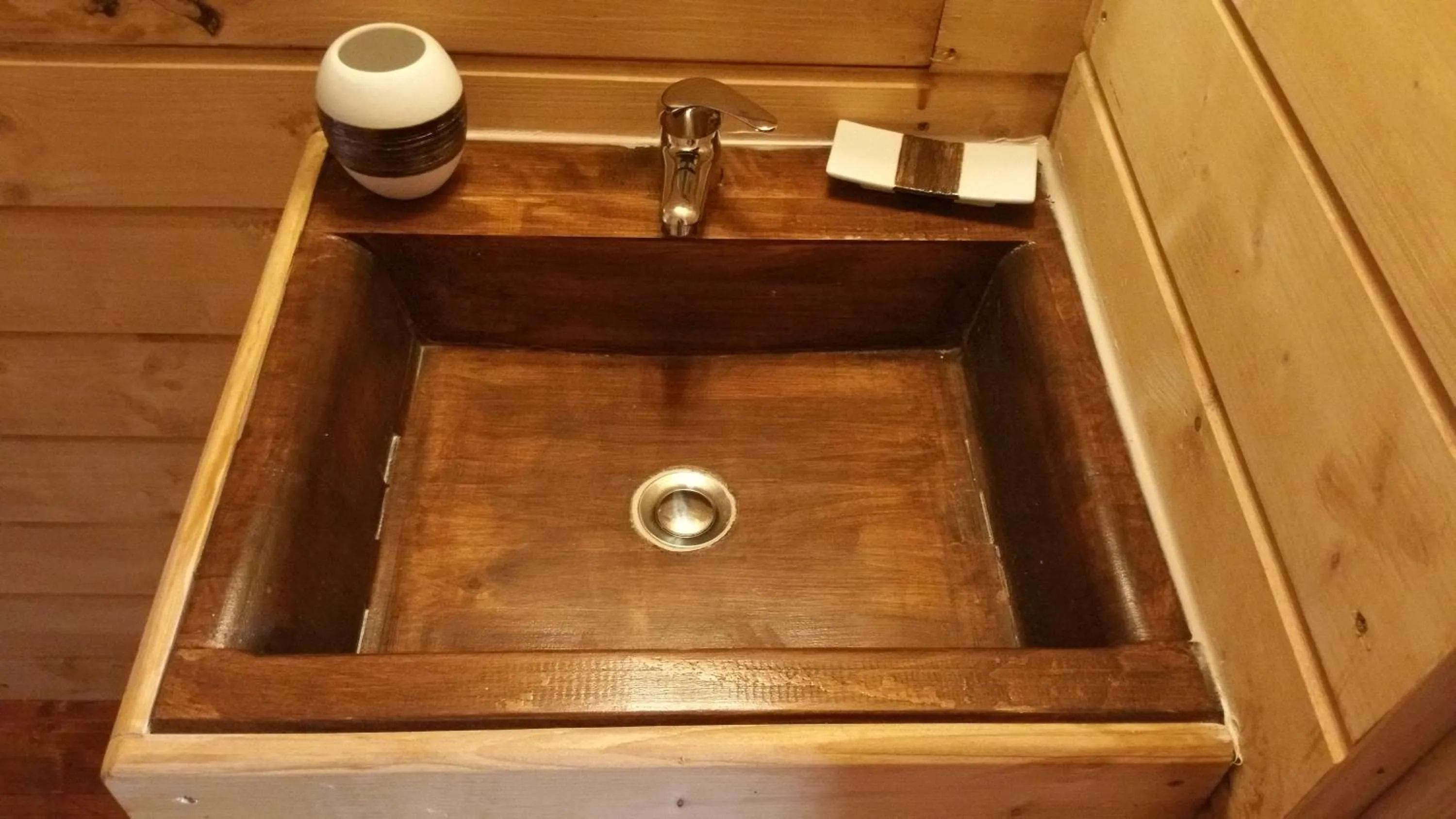 Bathroom in Les Arbousiers Village Hôtel Provençal