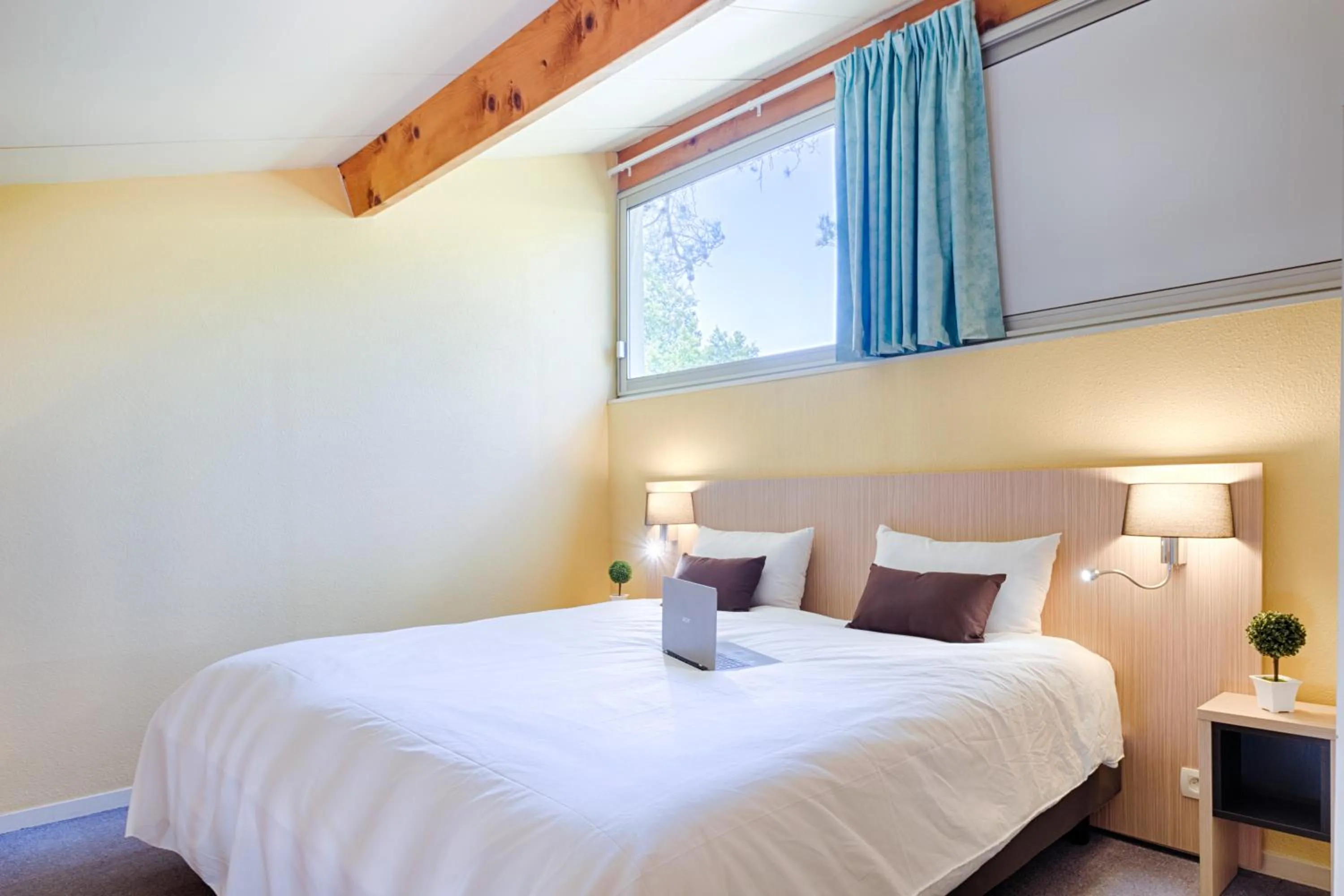 Bed in Les Arbousiers Village Hôtel Provençal