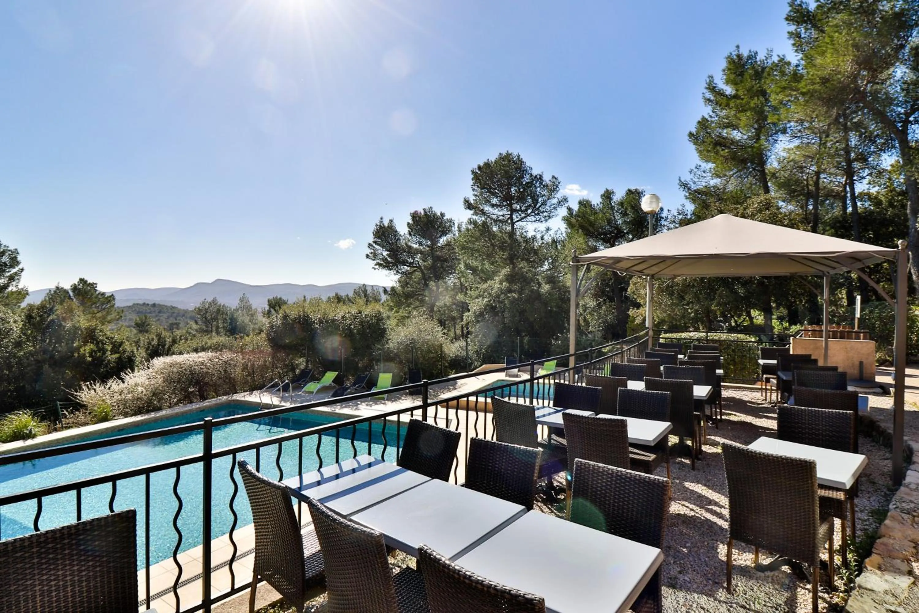 Restaurant/places to eat in Les Arbousiers Village Hôtel Provençal