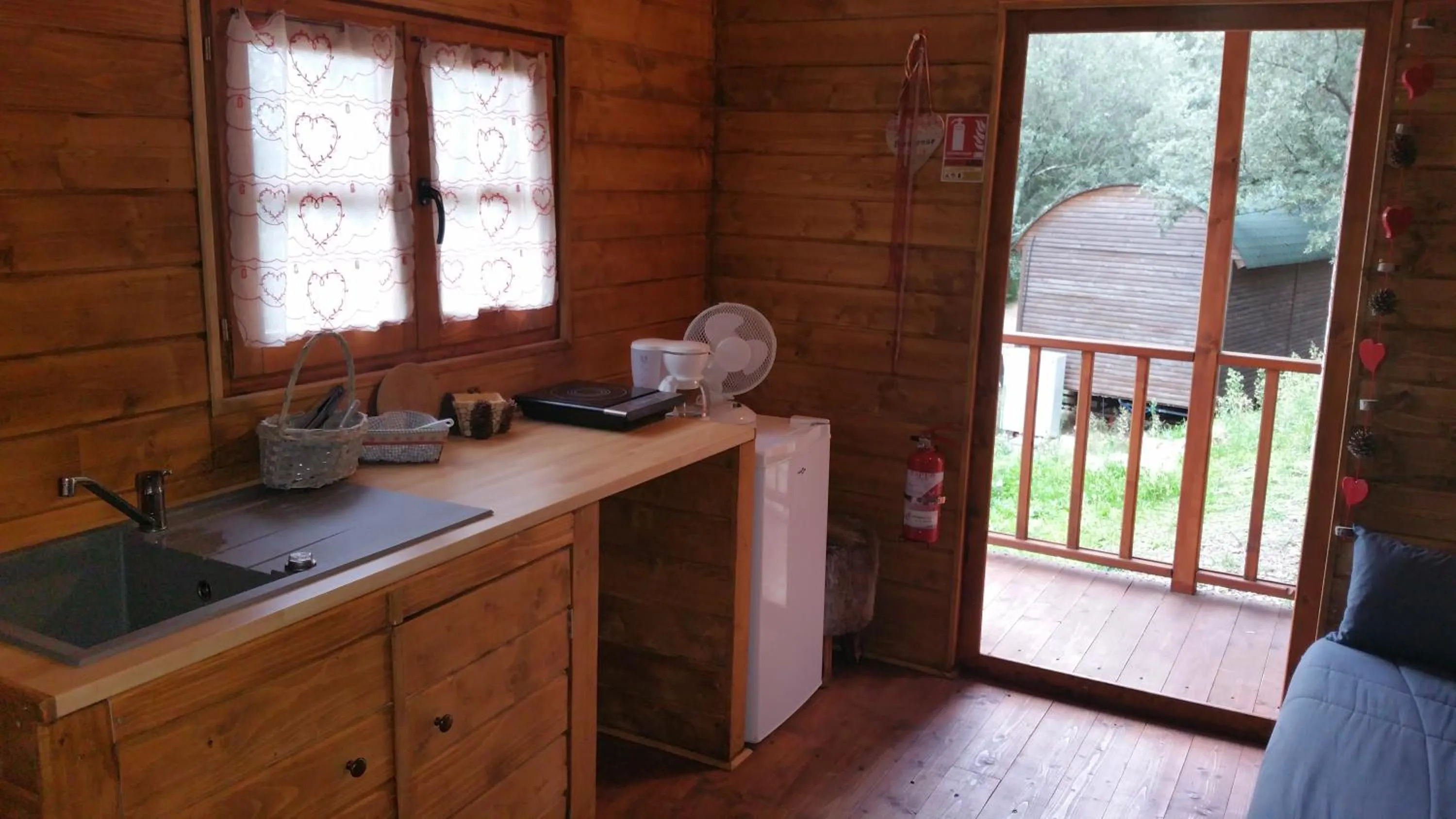 Kitchen or kitchenette in Les Arbousiers Village Hôtel Provençal