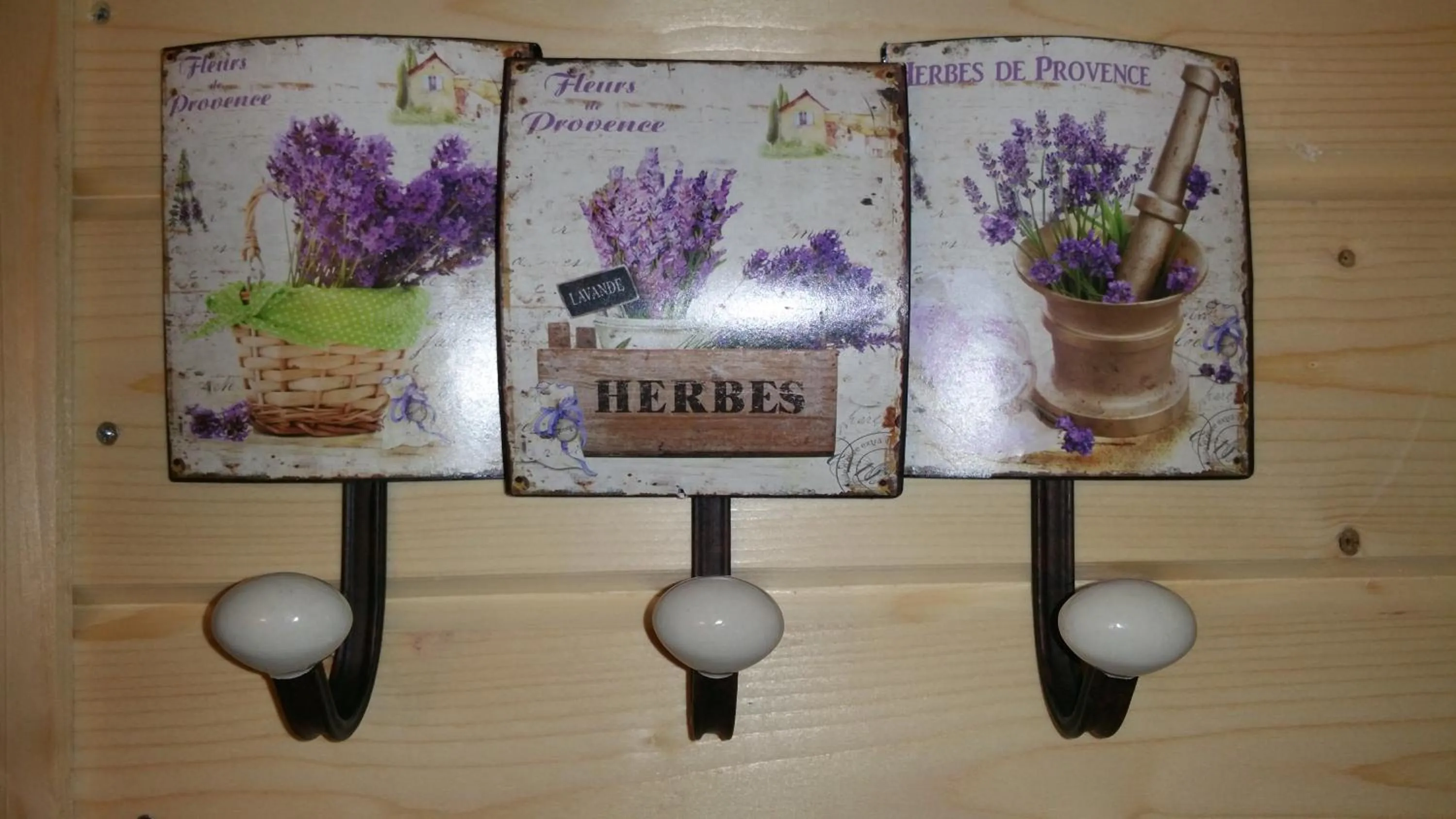 Decorative detail in Les Arbousiers Village Hôtel Provençal