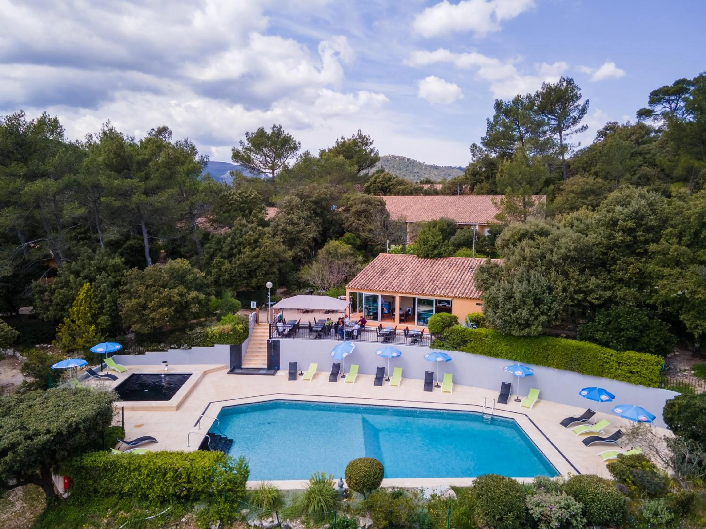 Swimming pool in Les Arbousiers Village Hôtel Provençal