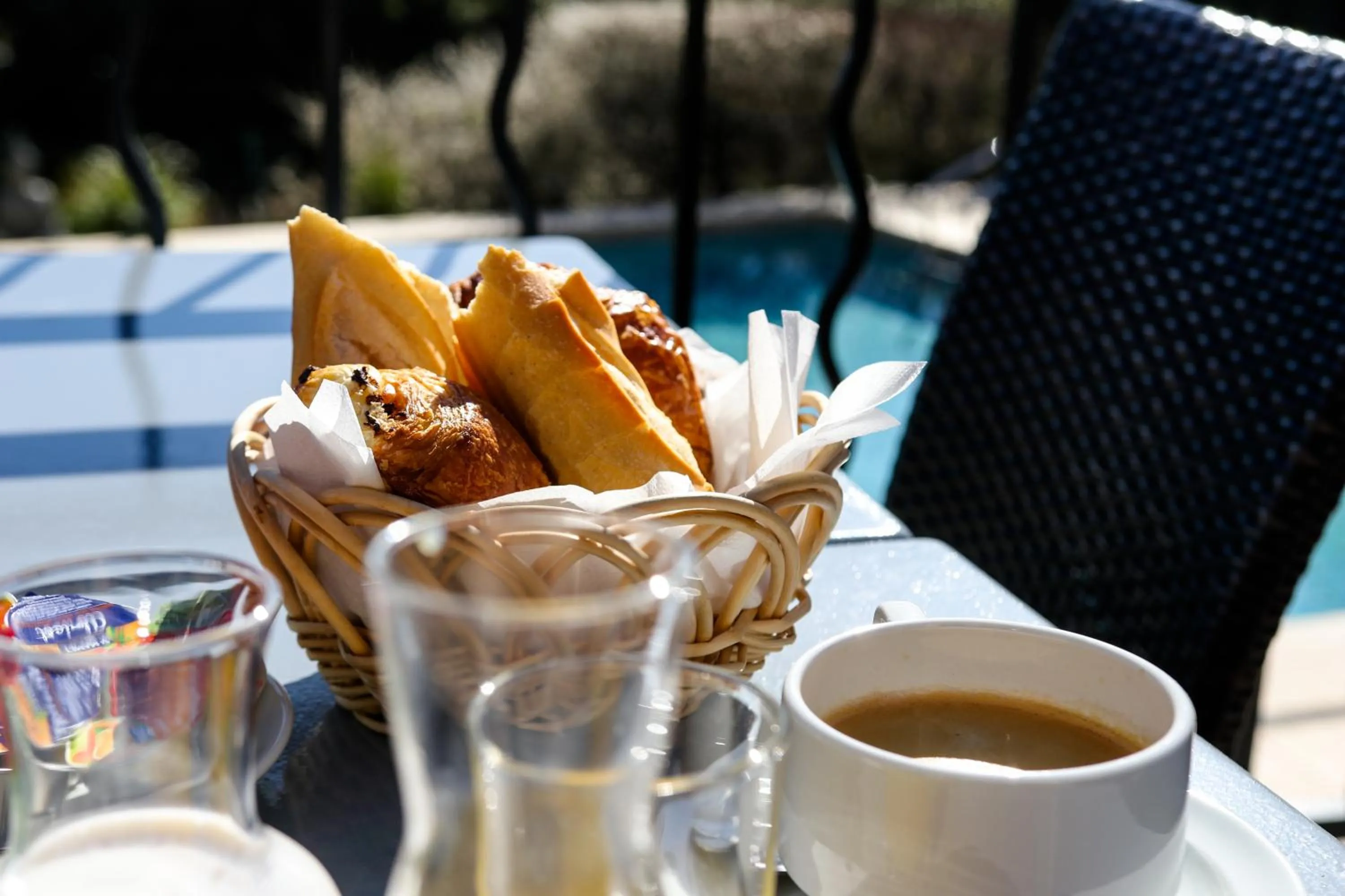 Food and drinks in Les Arbousiers Village Hôtel Provençal