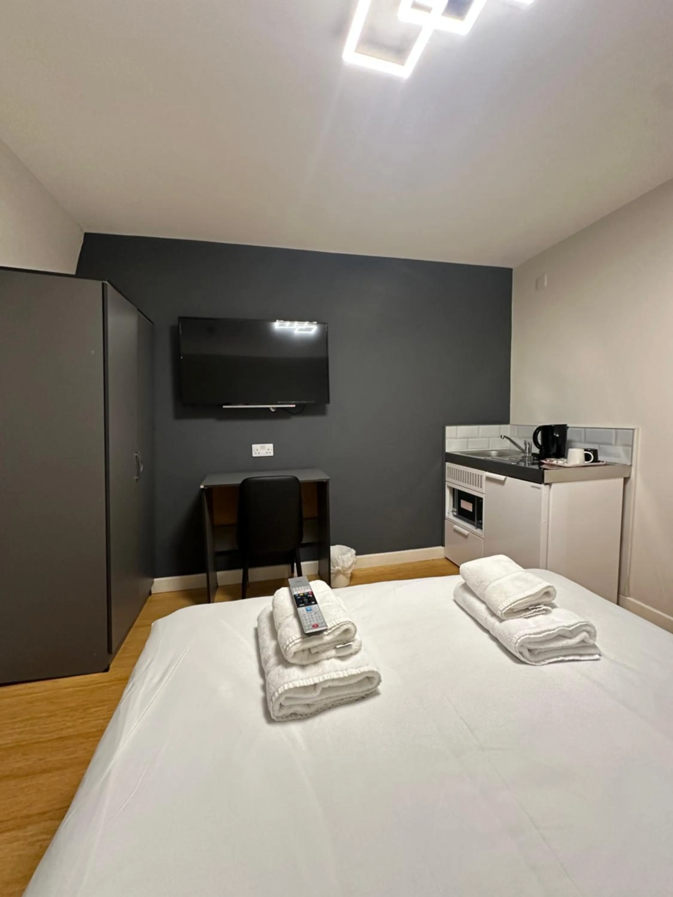 Bed in Wendover Arms Hotel