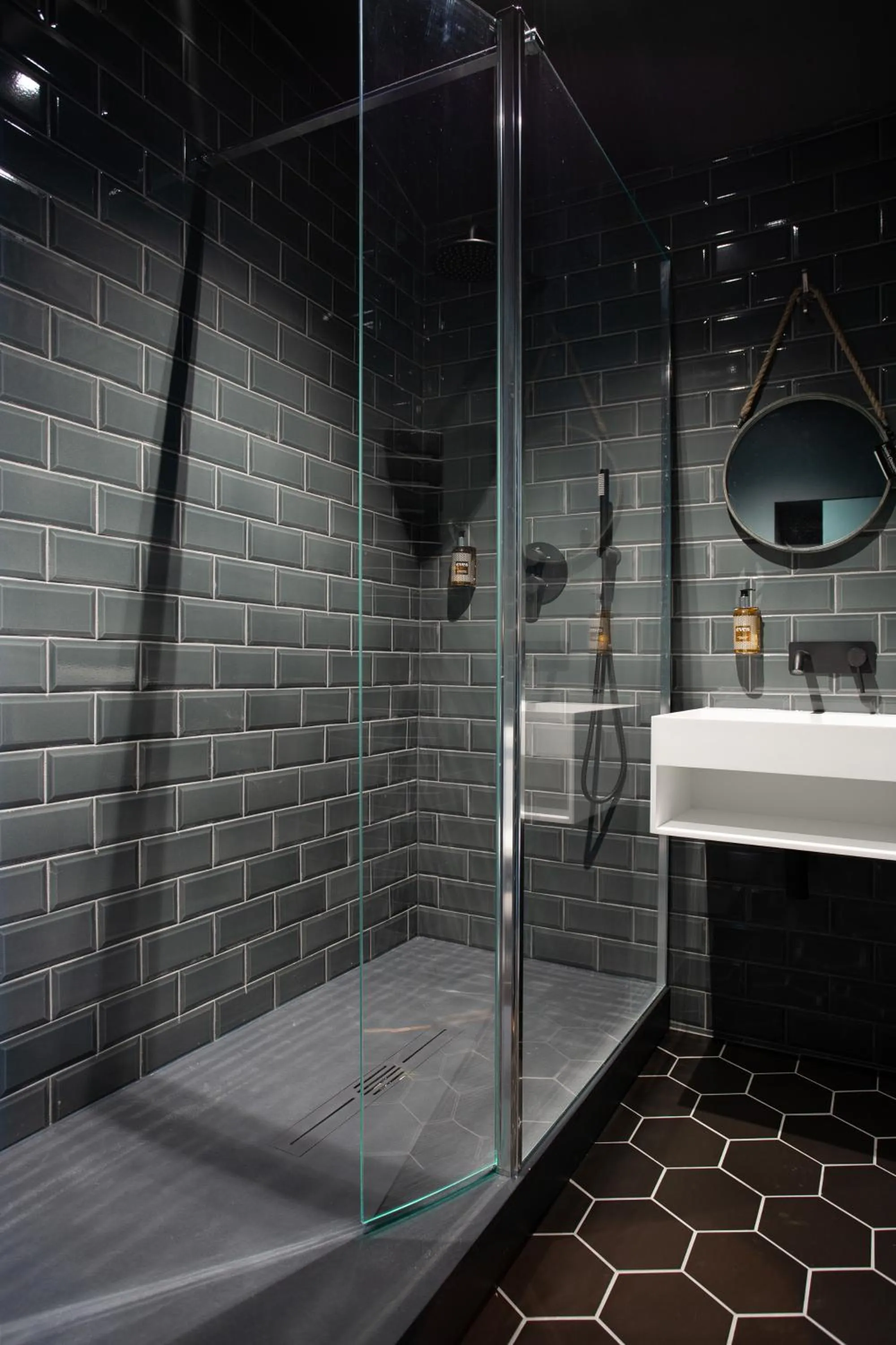 Shower in The Pickled Parson of Sedgefield