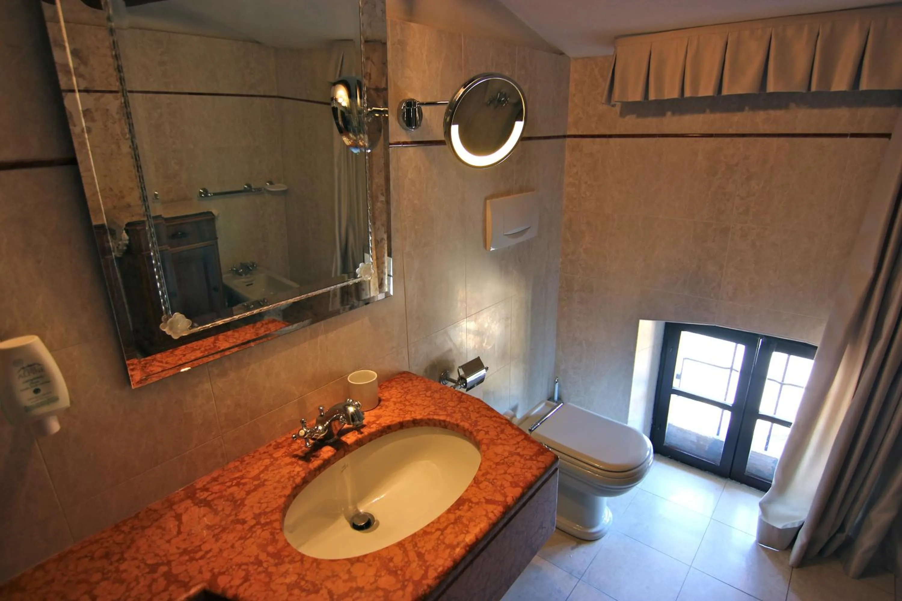 Bathroom in Hotel Villa Giona