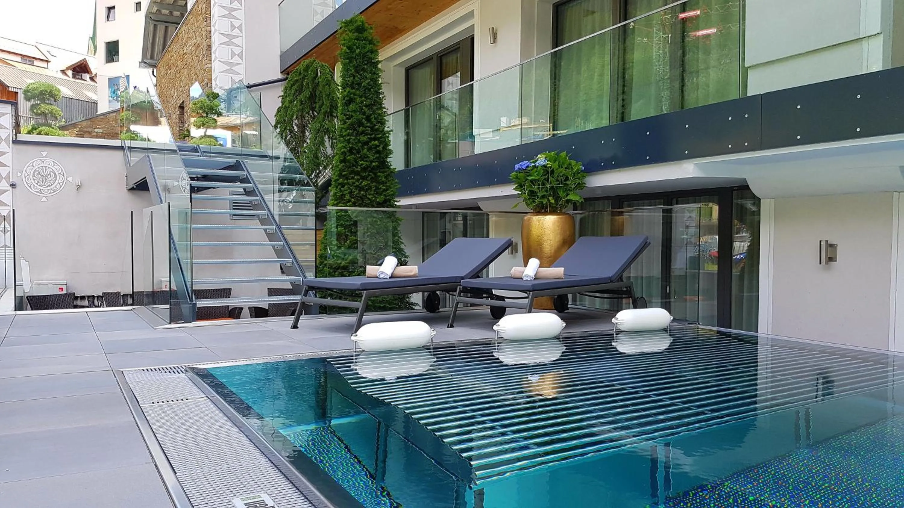 Swimming pool in Hotel Mondin