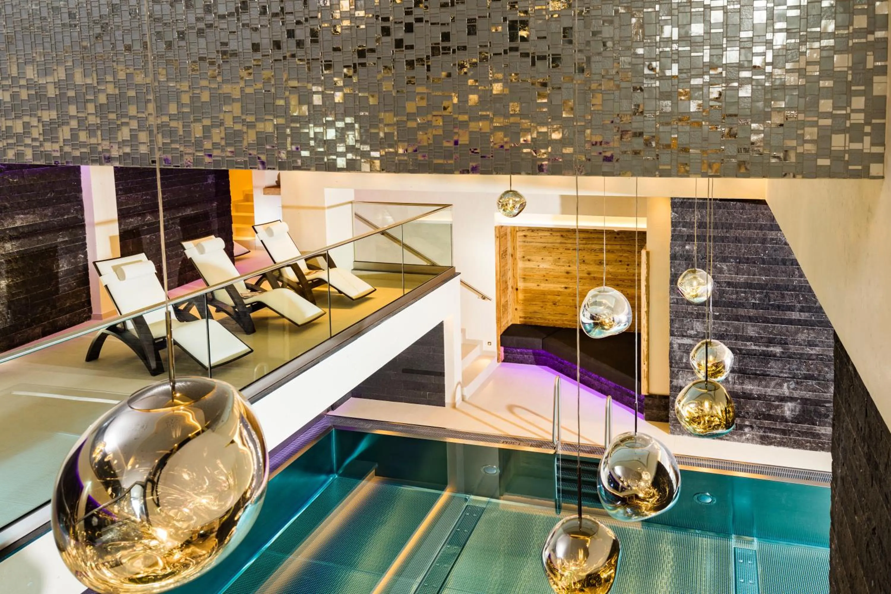 Swimming pool in Hotel Mondin