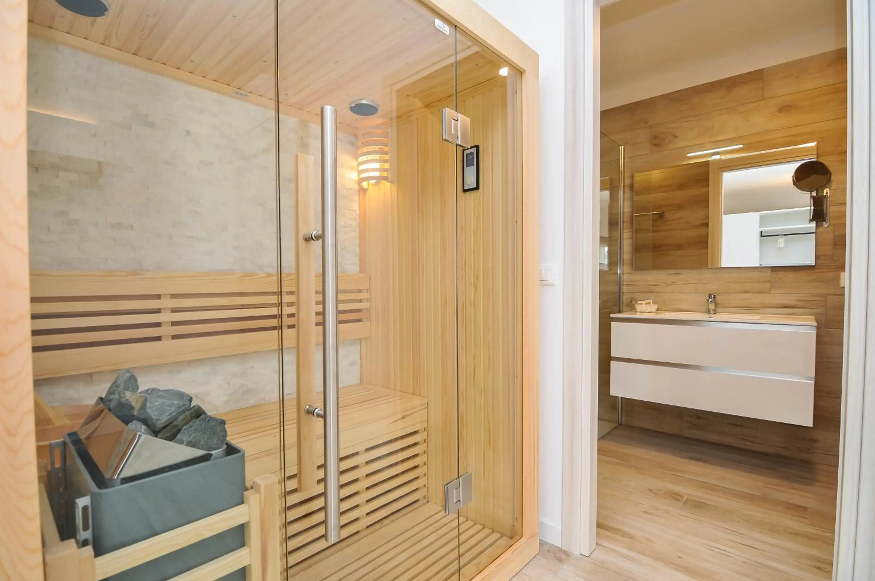 Shower in Marina Palace Hotel 4 stelle S