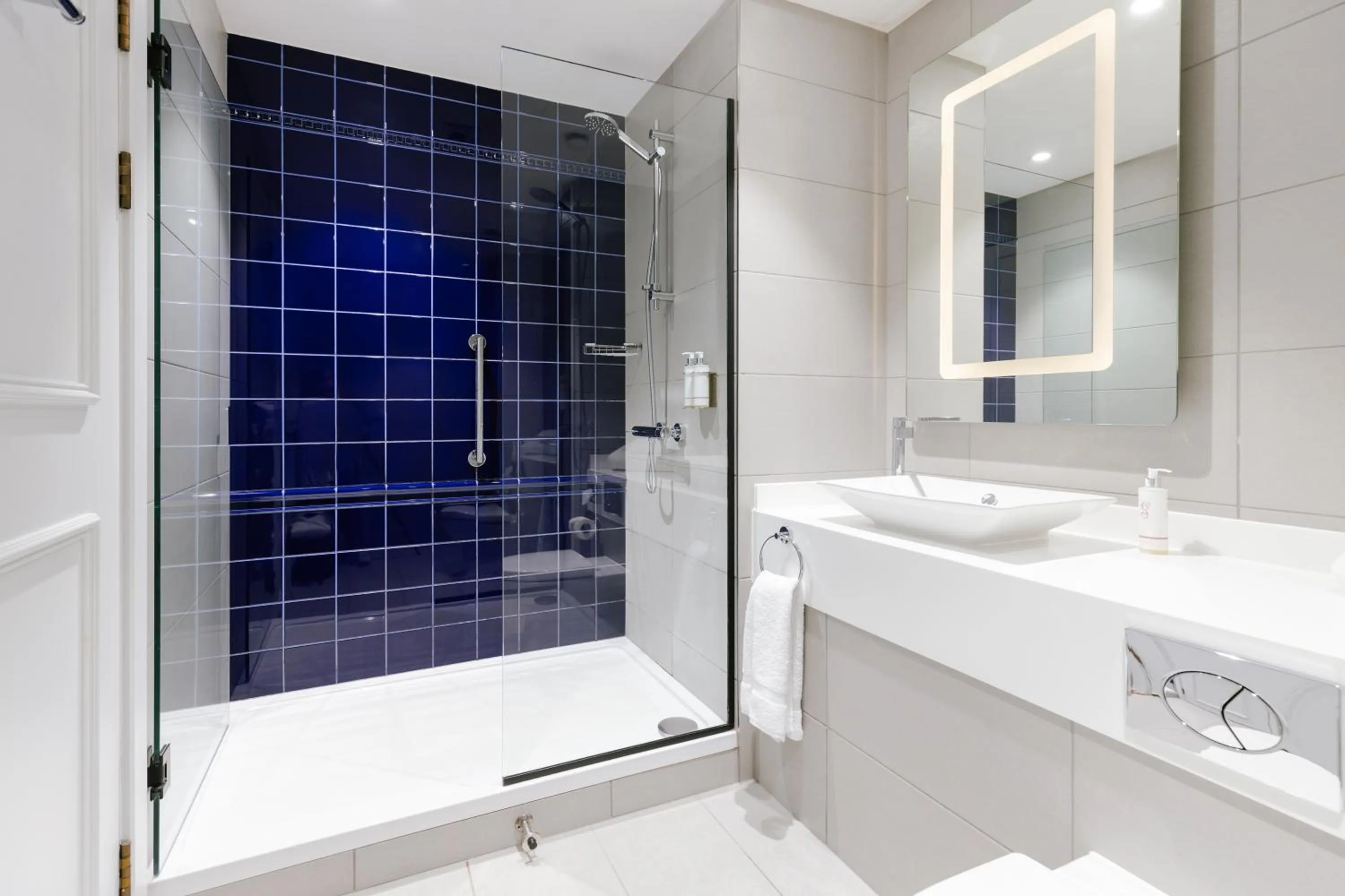 Shower in Native Glasgow