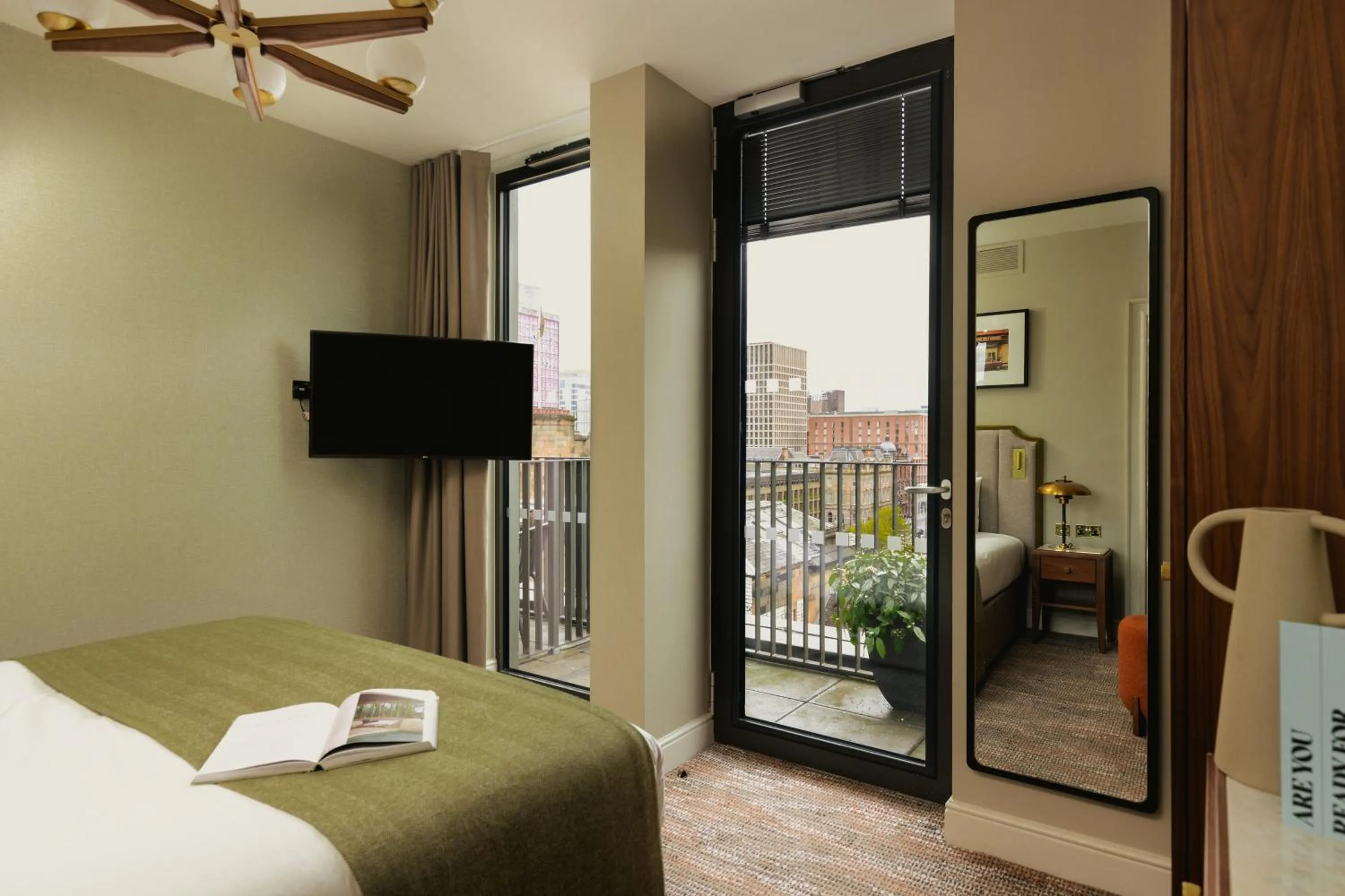 Bed in Native Glasgow