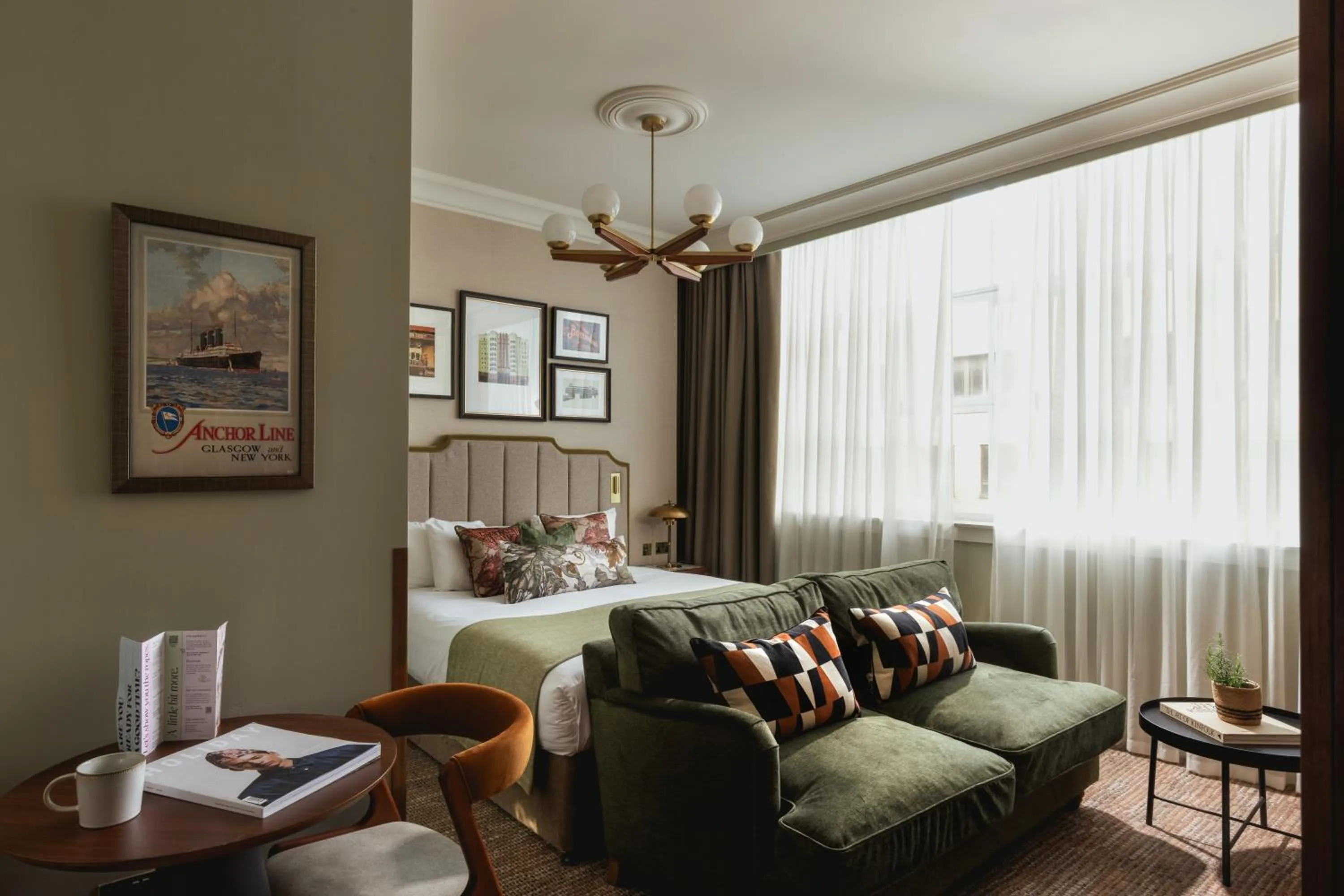 Photo of the whole room, Bed in Native Glasgow