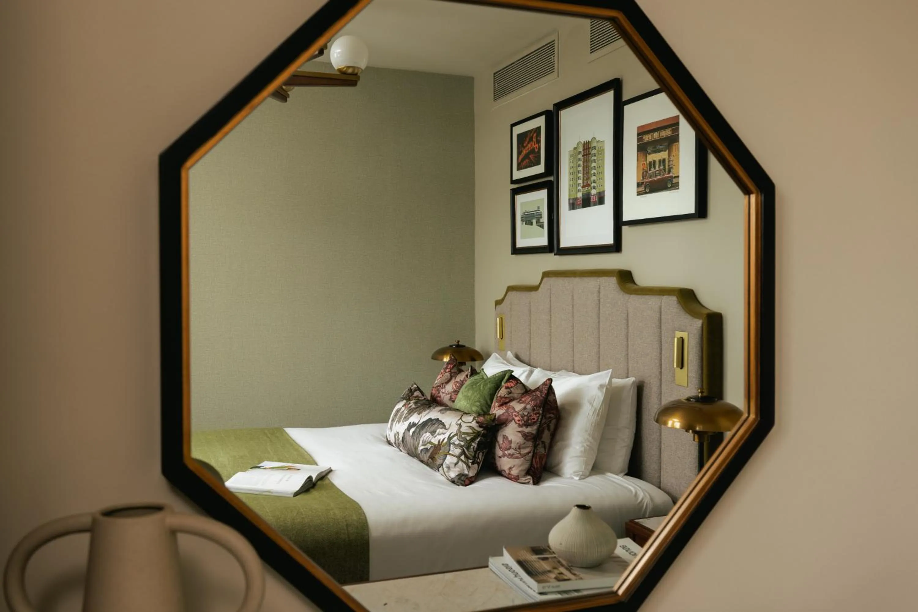 Bed in Native Glasgow