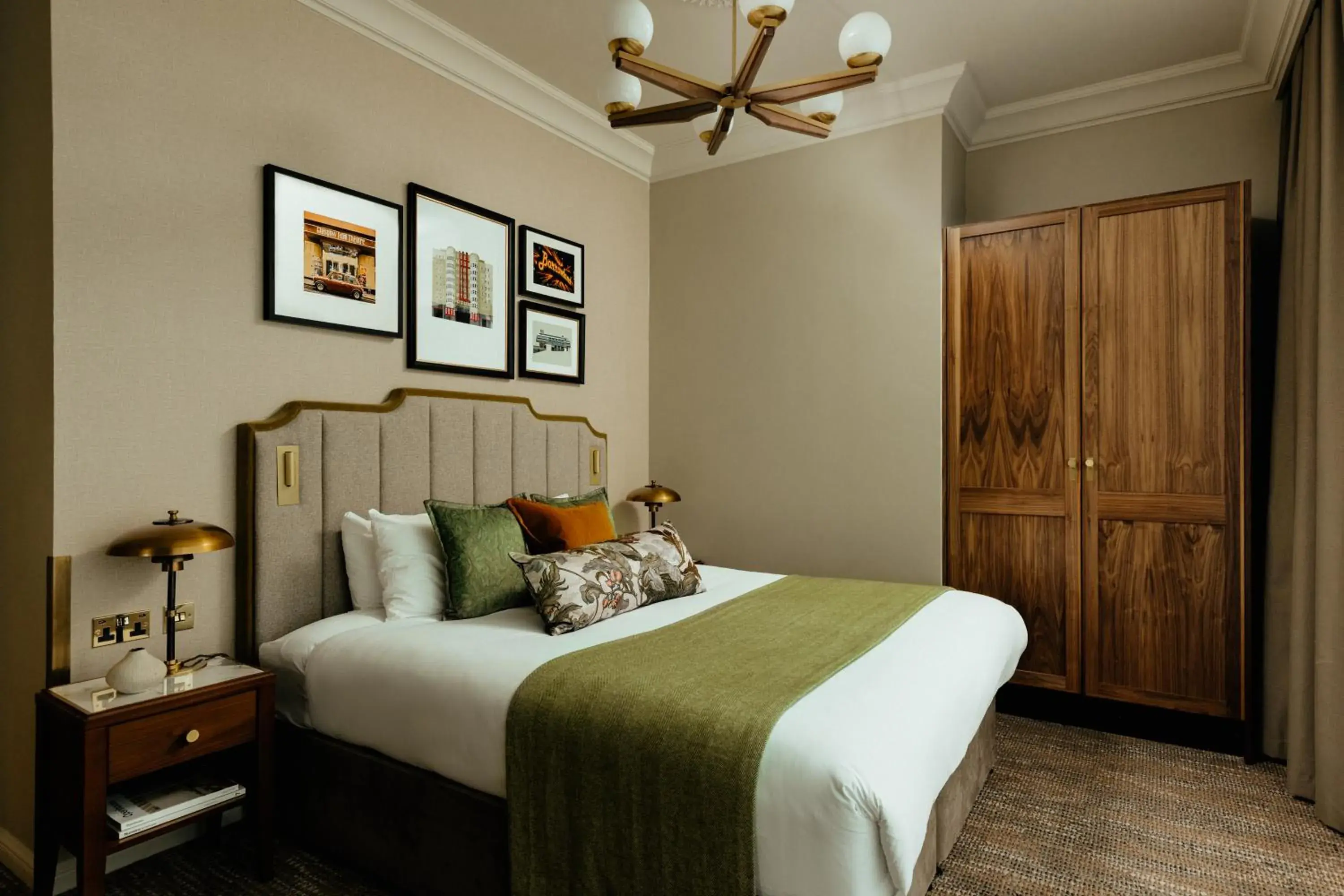 Refurbished Open Plan Suite with Sofa Bed in Native Glasgow Refurbished Open Plan Suite with Sofa Bed in Native Glasgow