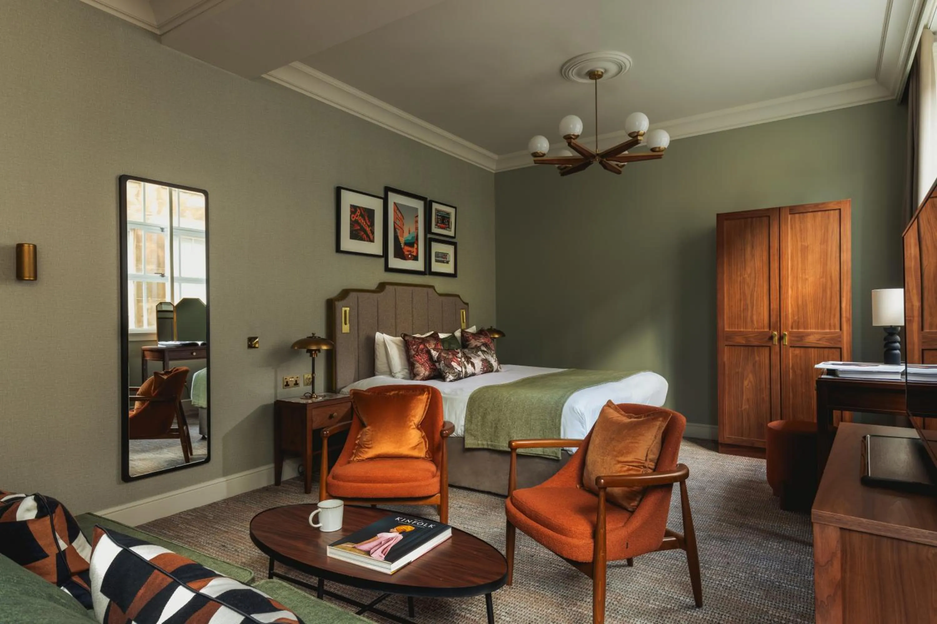 Photo of the whole room in Native Glasgow