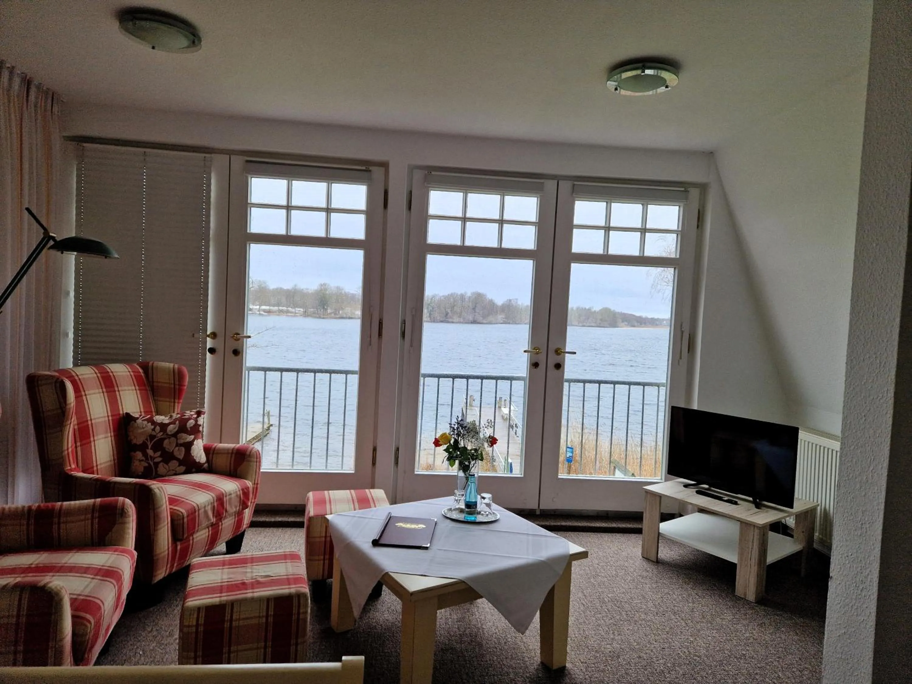 Lake view in Hotel Fährhaus Niederkleveez