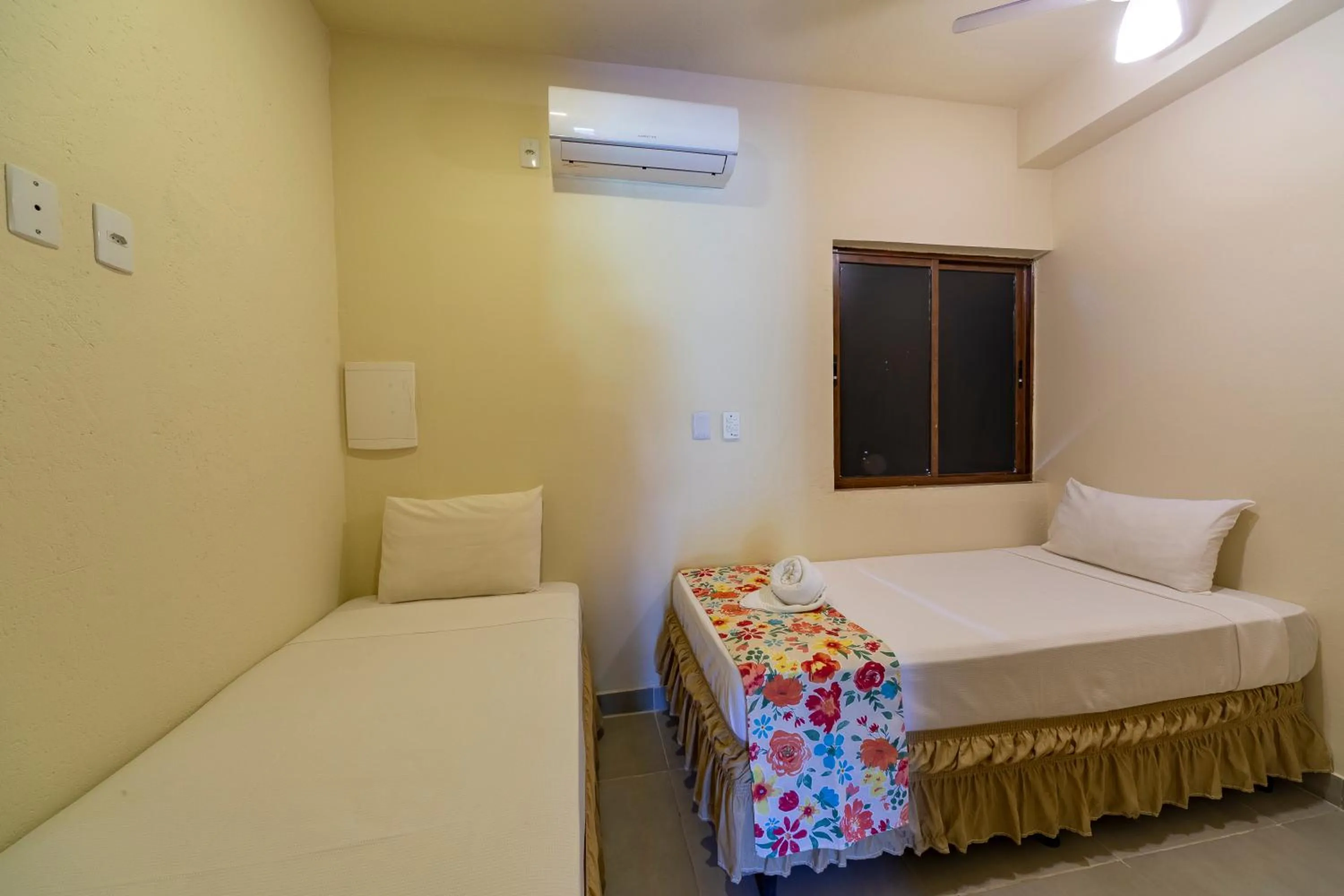 Bed in Pousada Tropicarim