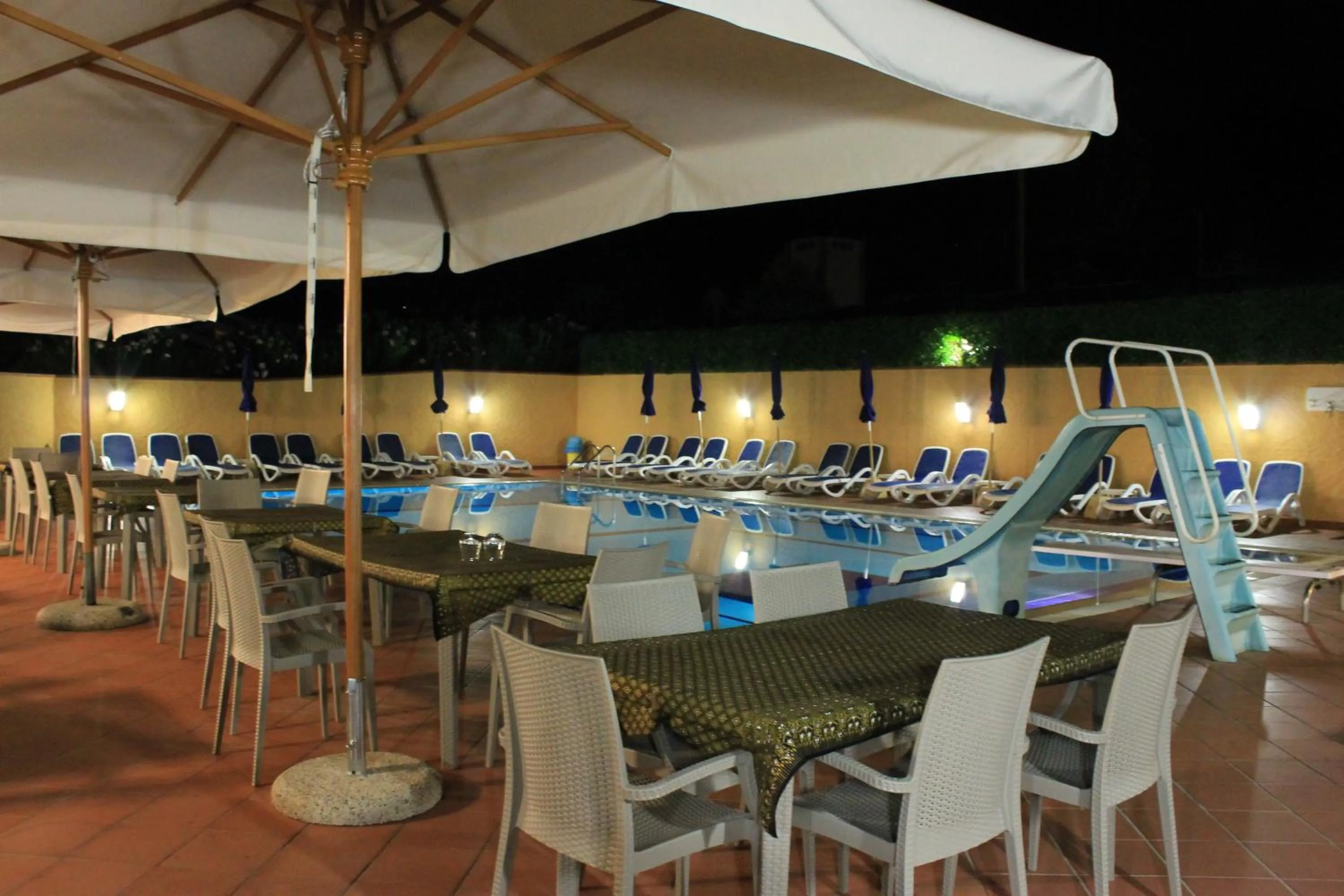 Restaurant/places to eat in Residence Alithai