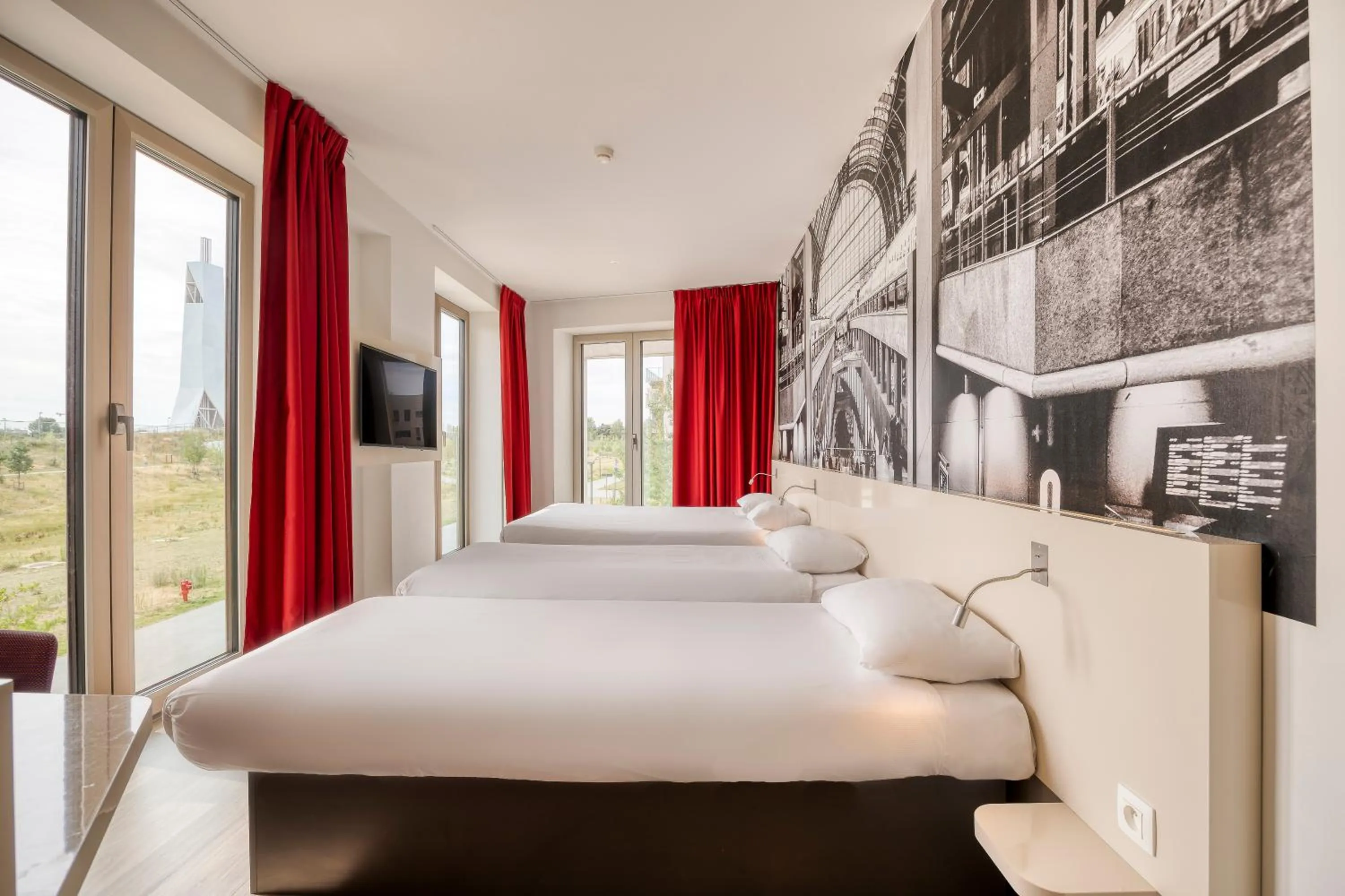 Photo of the whole room, Bed in B&B HOTEL Antwerpen Zuid