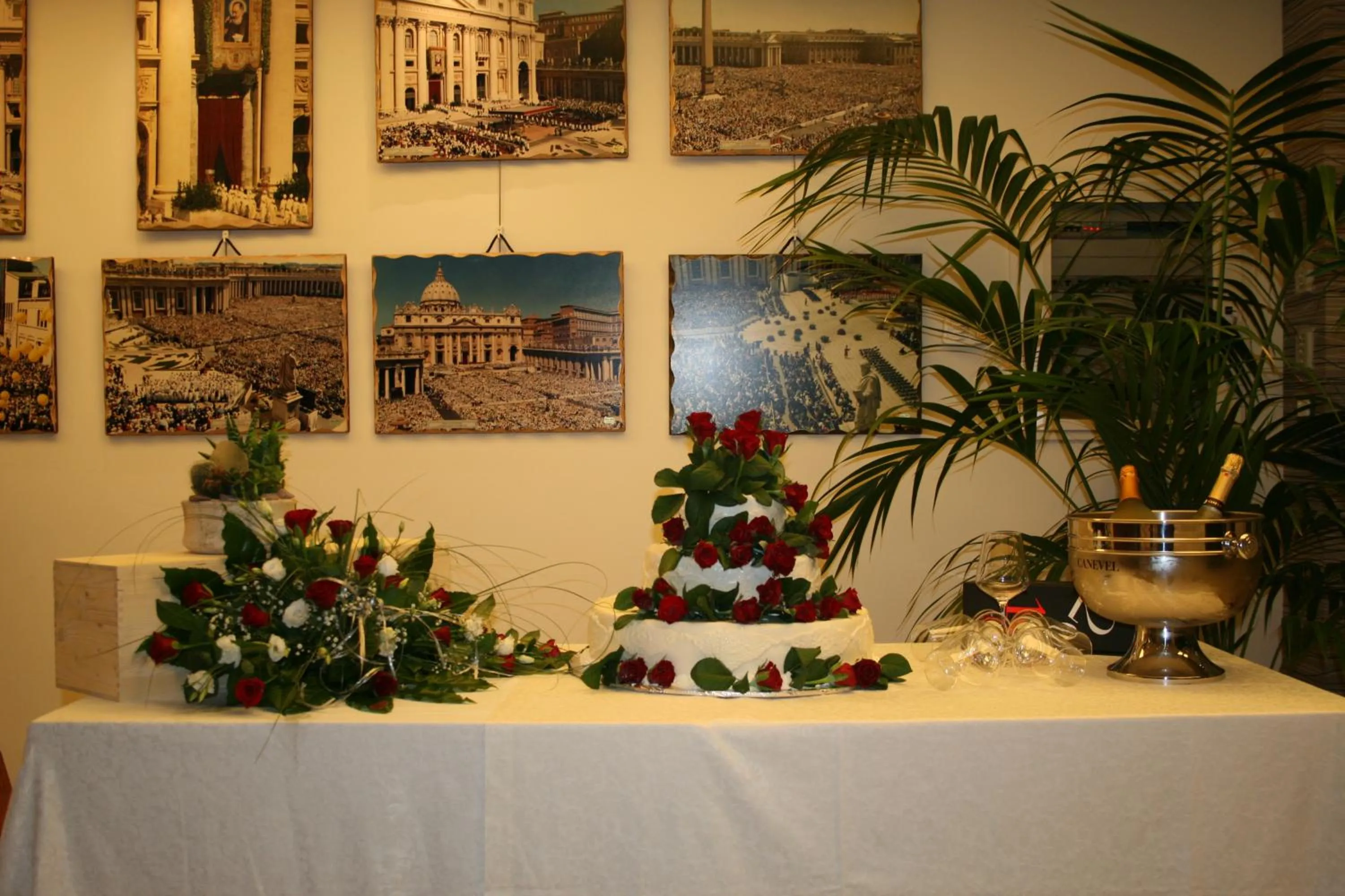 Restaurant/places to eat in Hotel Corona