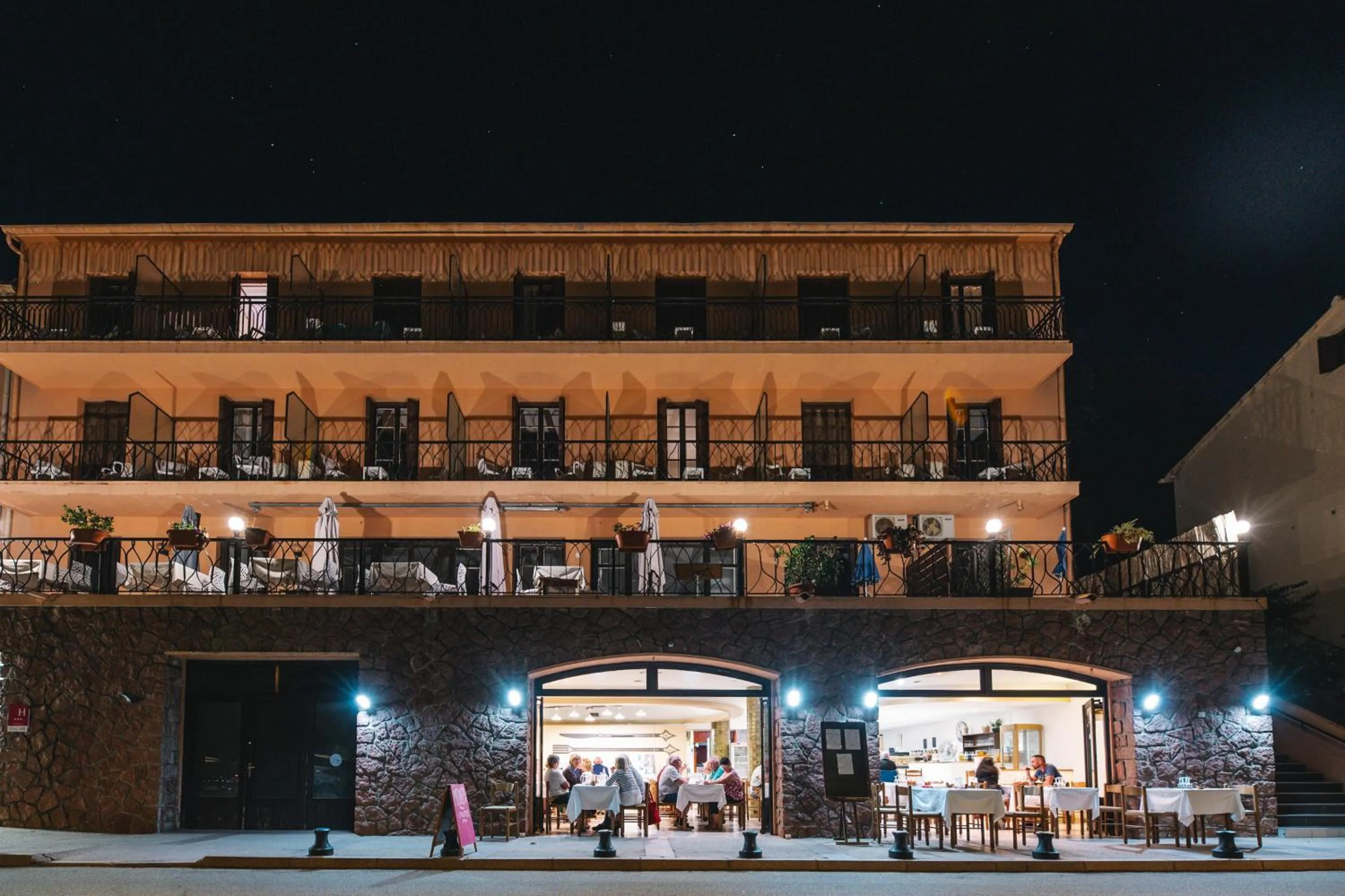 Restaurant/places to eat in Le Vaita