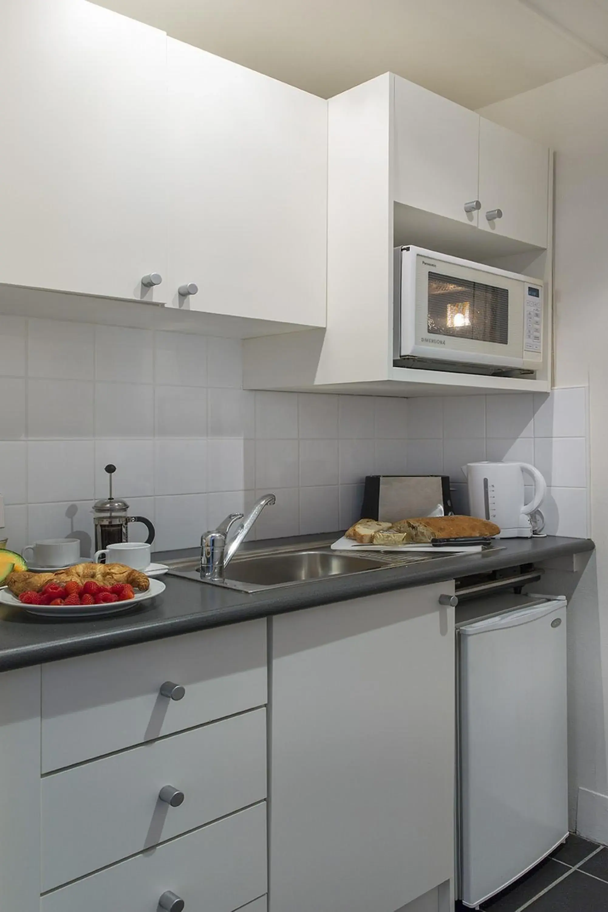 Twin Studio with District View in Macleay Hotel Twin Studio with District View in Macleay Hotel