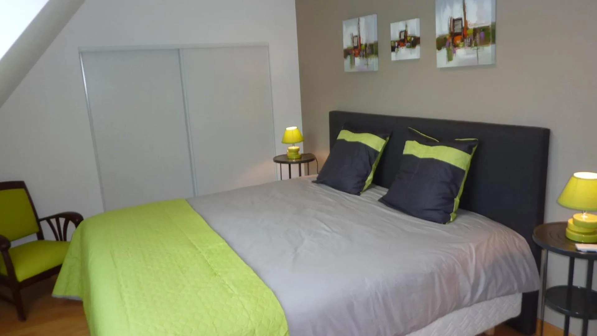 Photo of the whole room, Bed in brest chambres d'hôtes