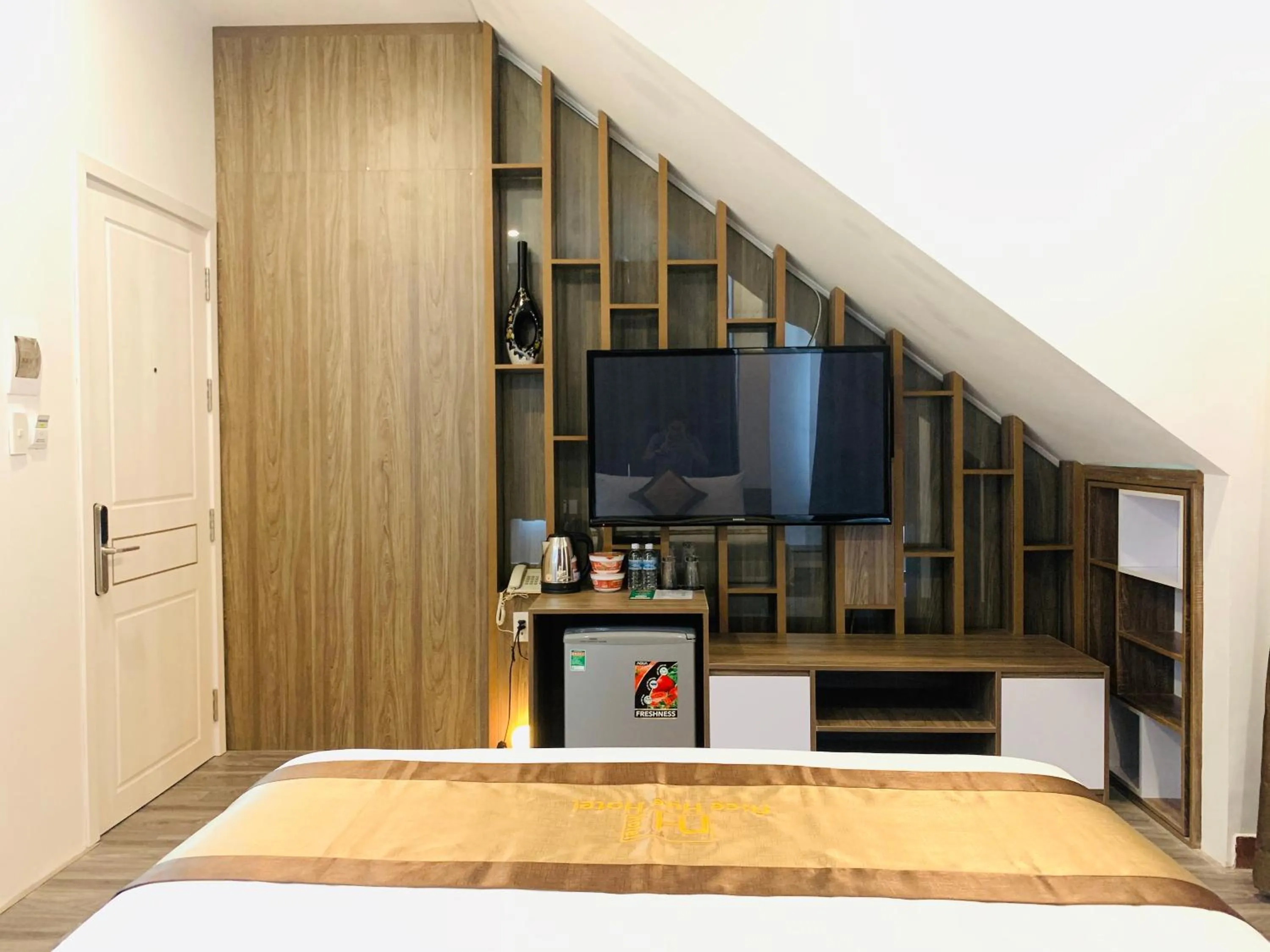 Communal lounge/ TV room in Nice Hue Hotel