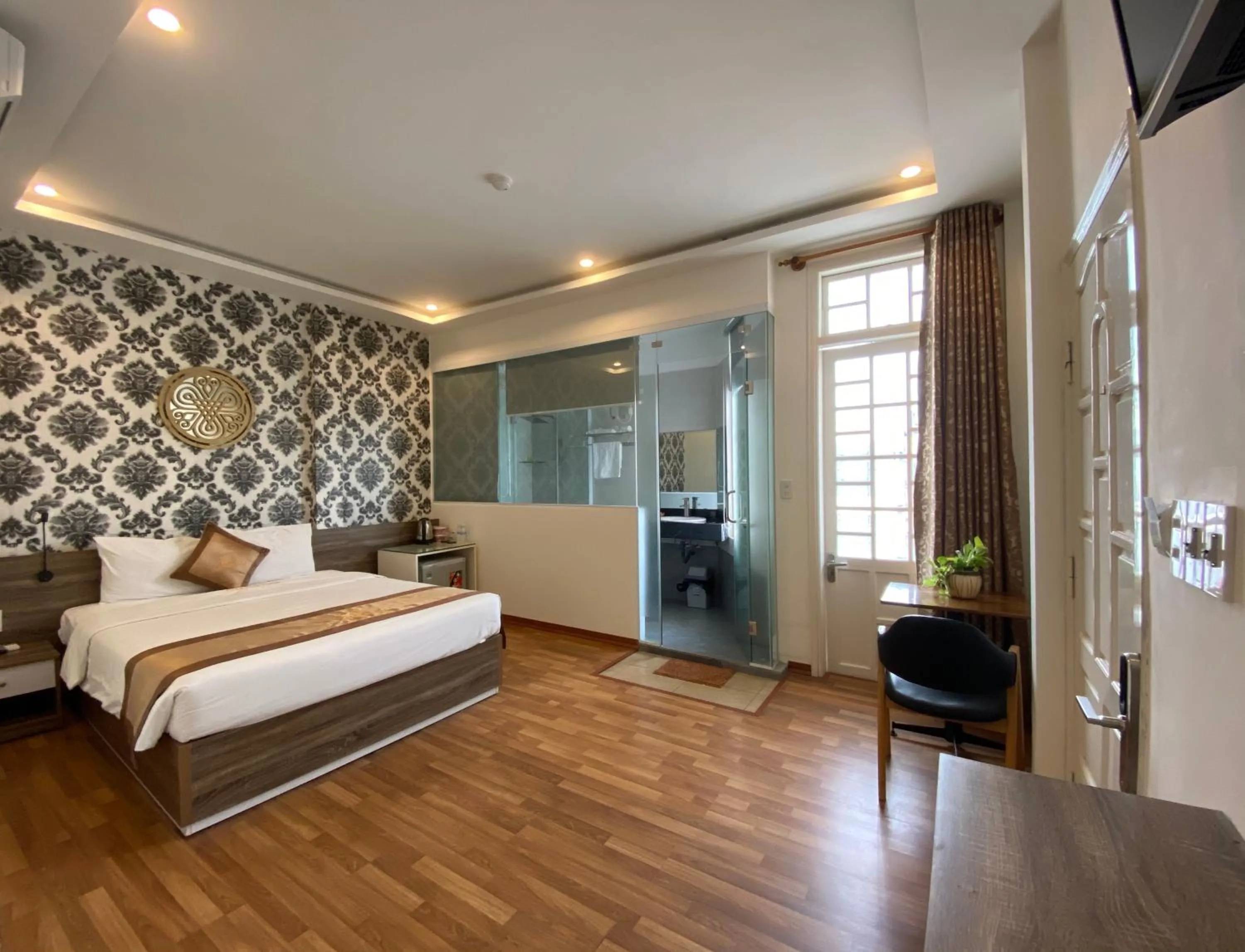 Photo of the whole room, Bed in Nice Hue Hotel