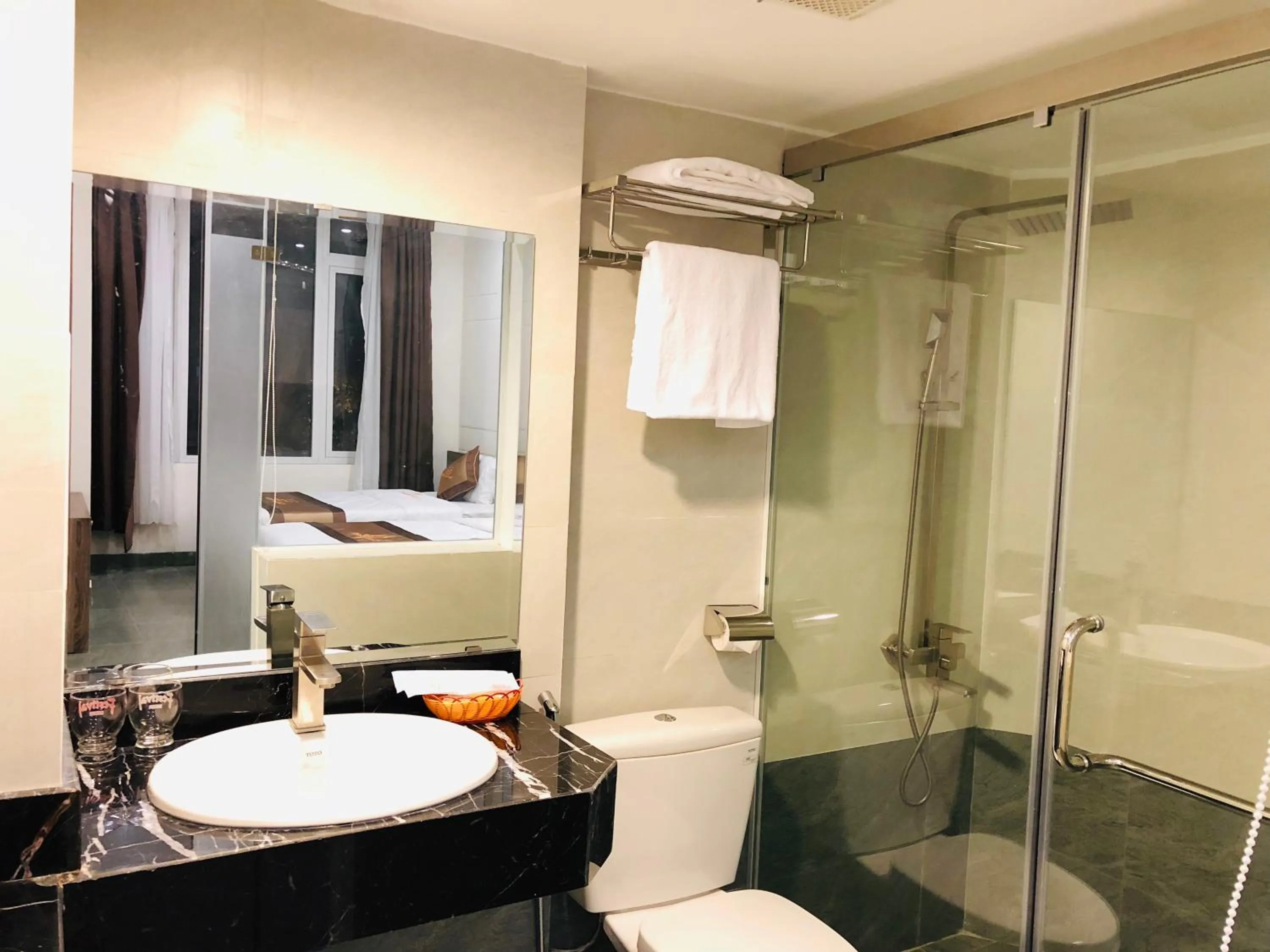 Toilet in Nice Hue Hotel