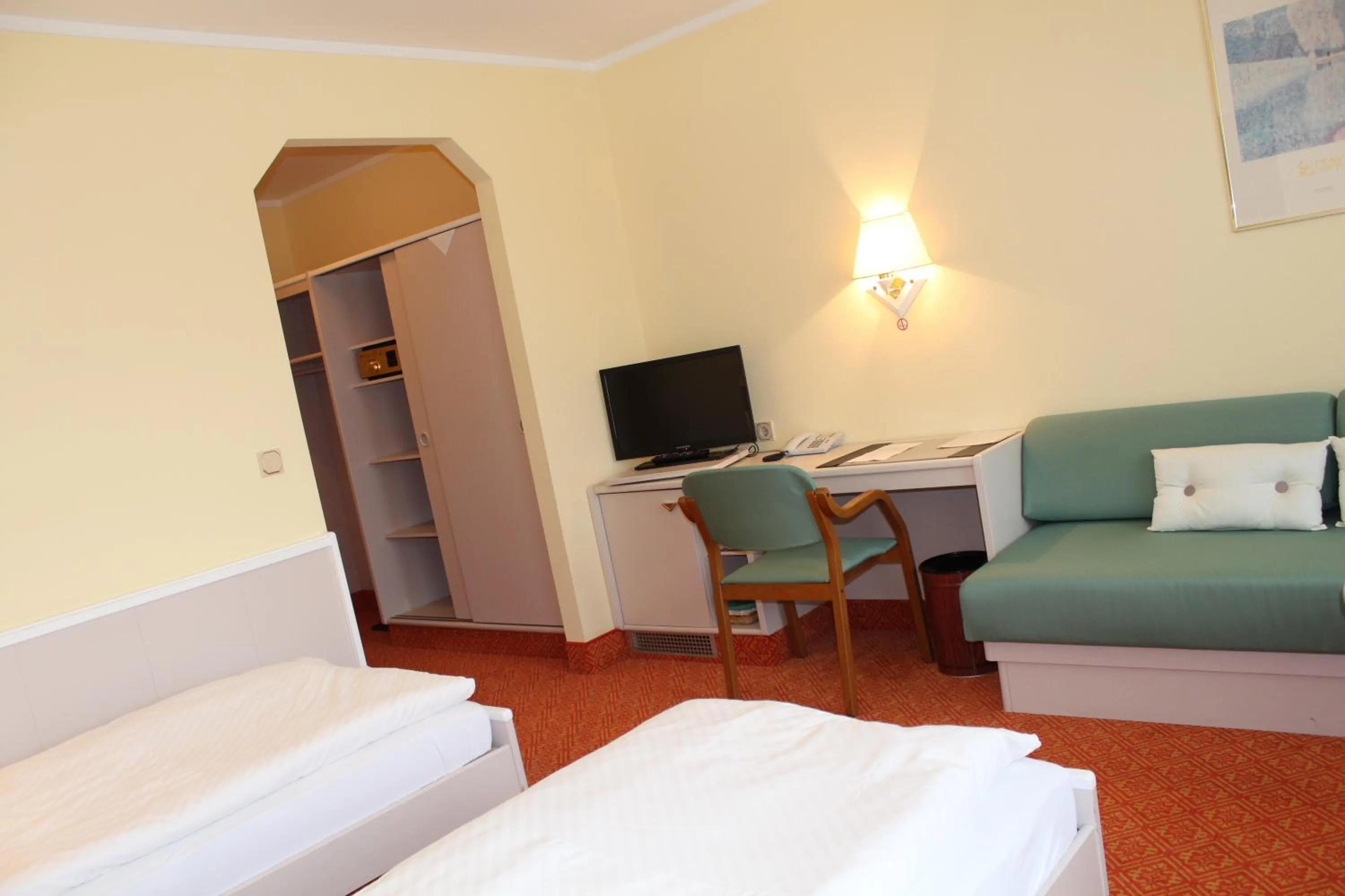 Bedroom, Bed in Landgasthof Hotel Muhr