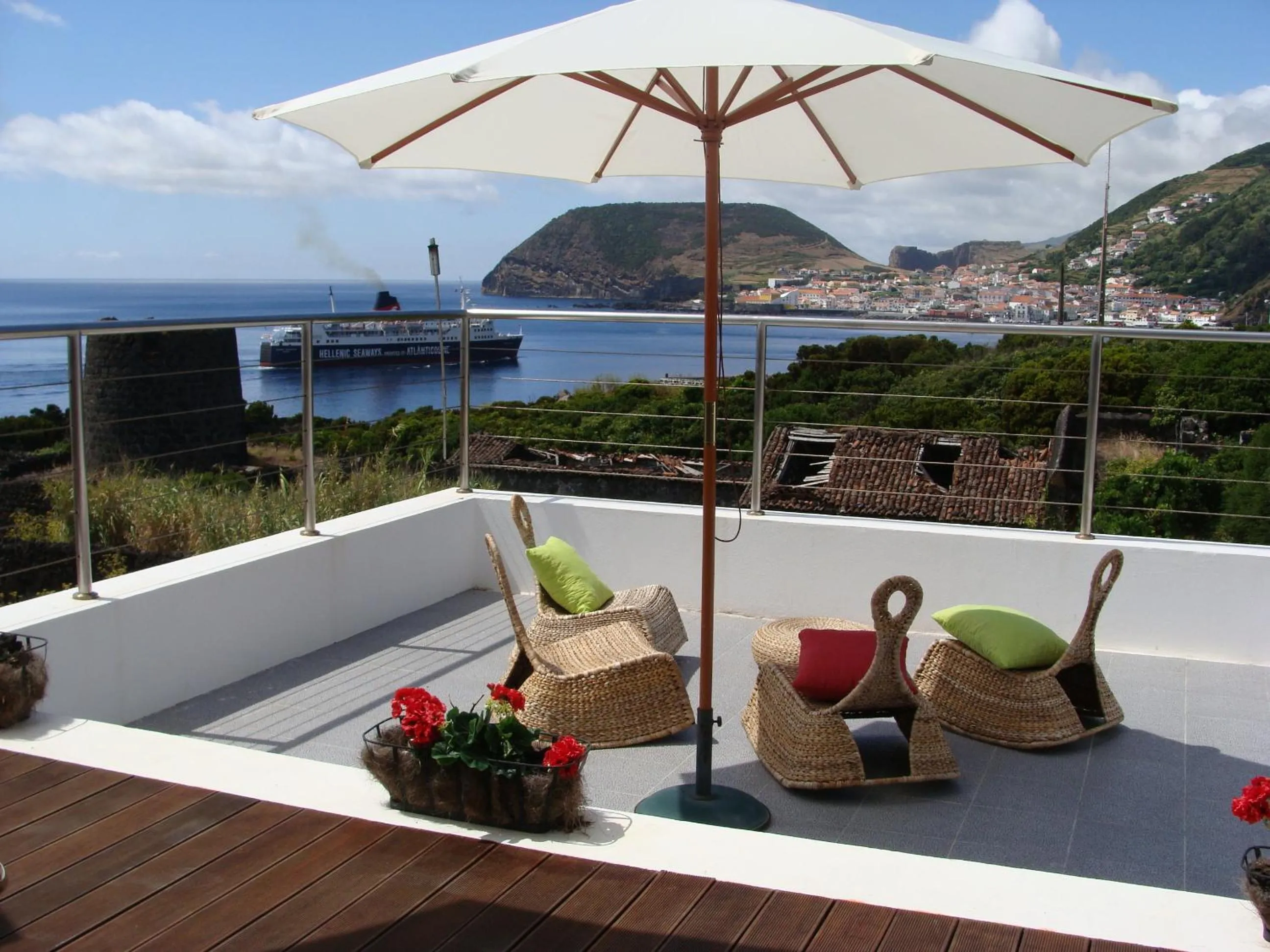 Balcony/Terrace in Cantinho das Buganvilias AT****