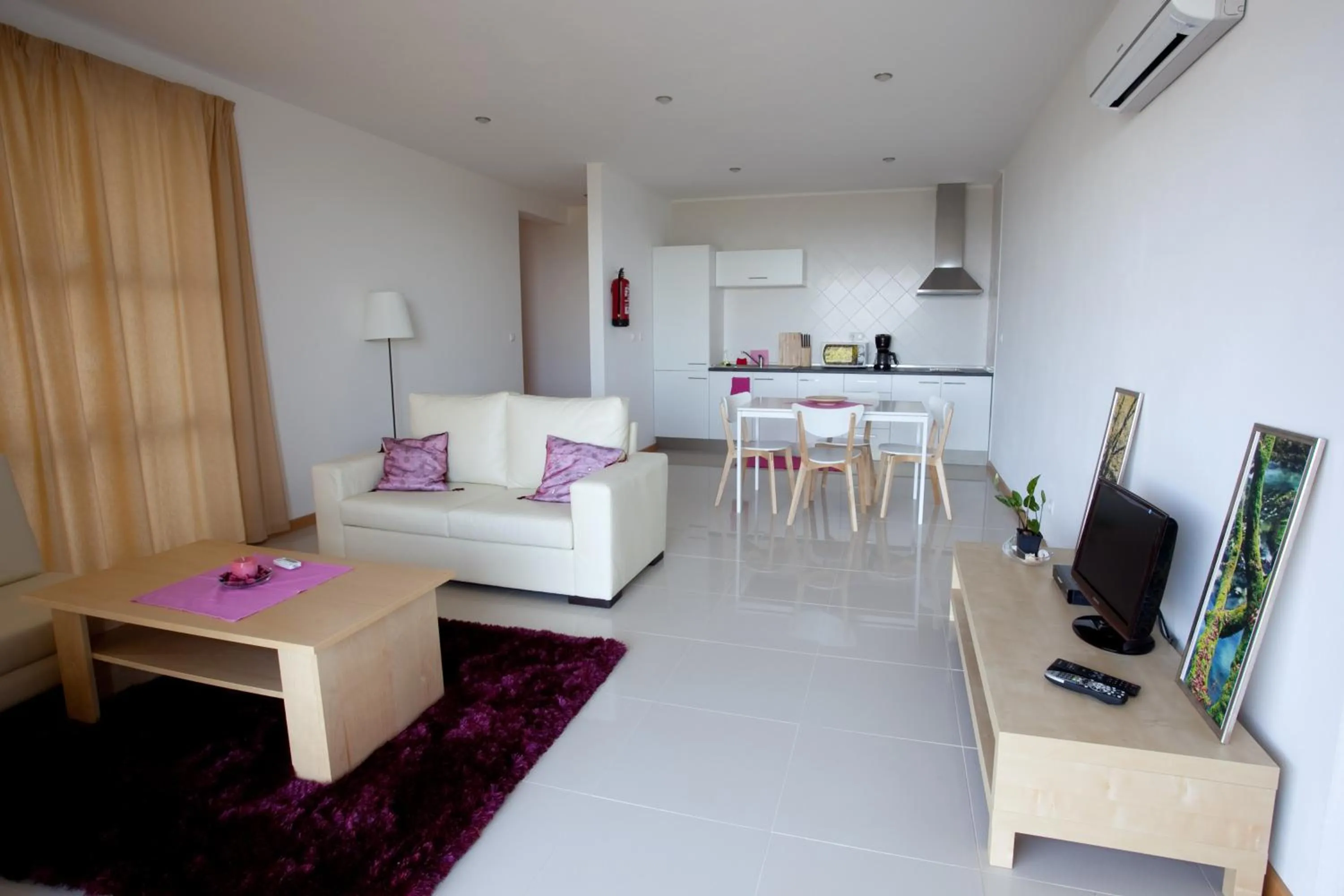 Kitchen or kitchenette in Cantinho das Buganvilias AT****