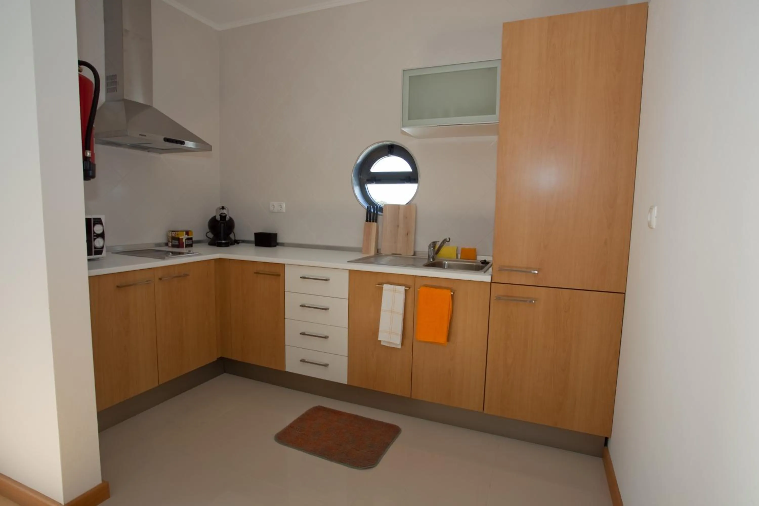 Kitchen or kitchenette in Cantinho das Buganvilias AT****