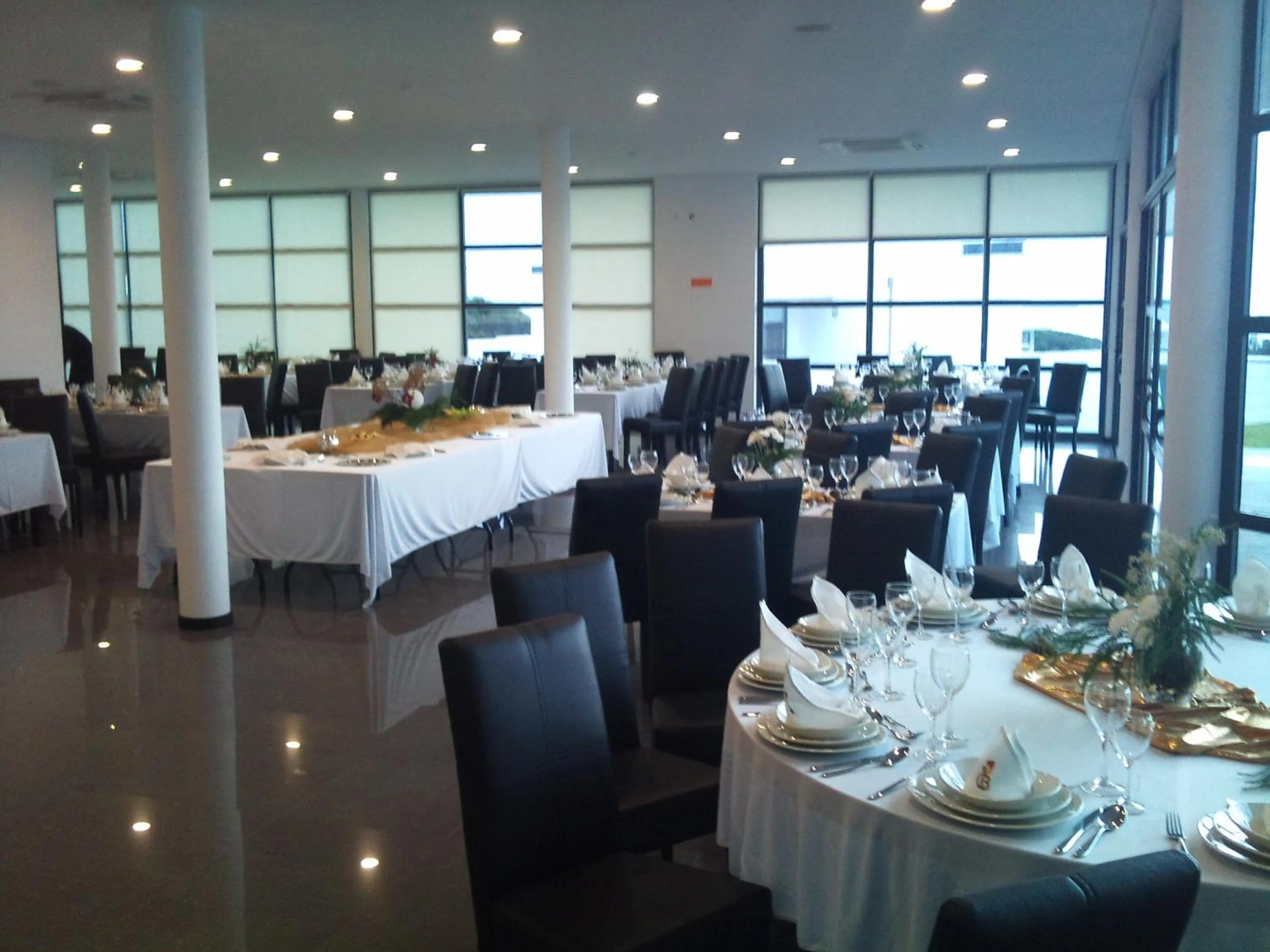 Restaurant/places to eat in Cantinho das Buganvilias AT****