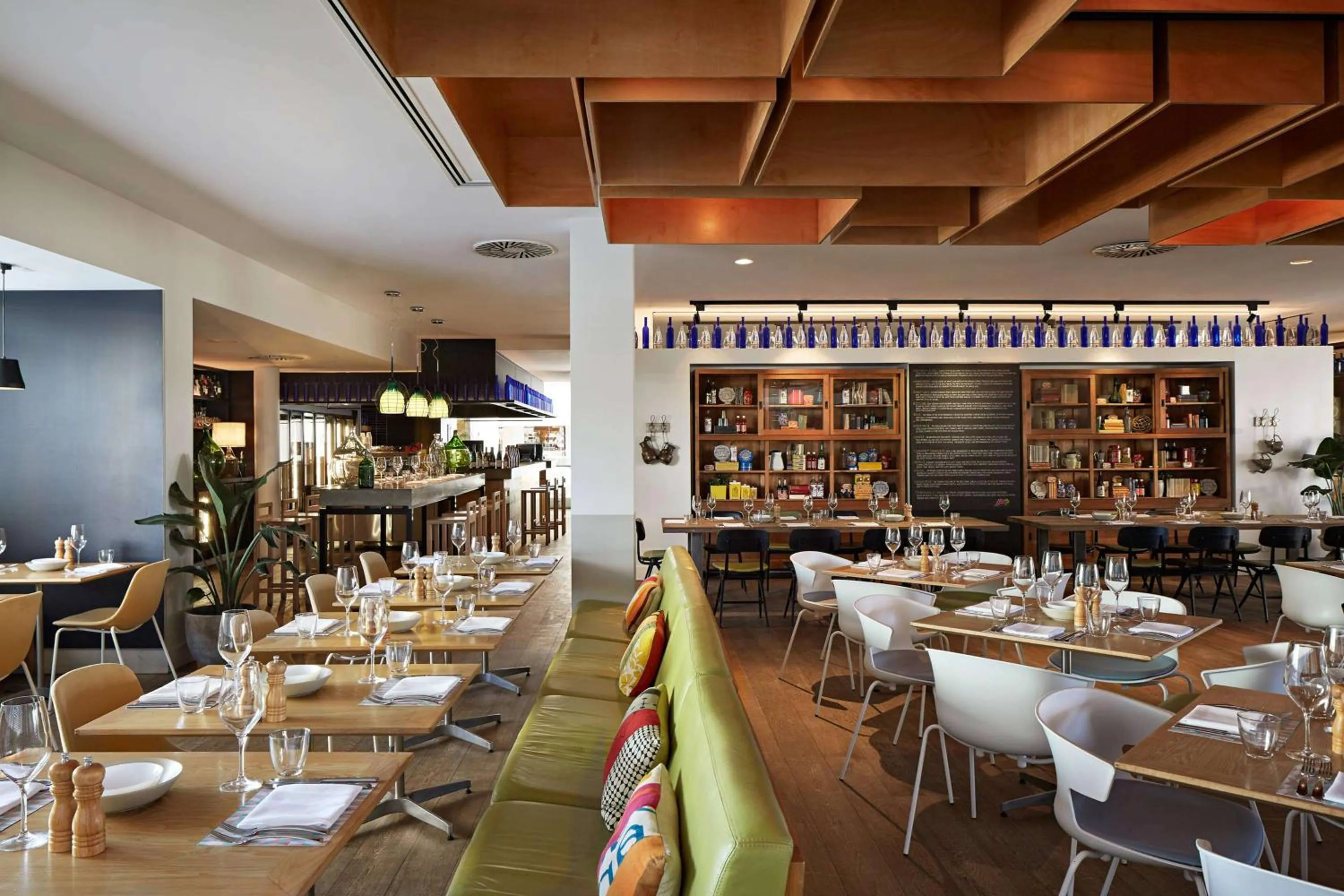 Restaurant/places to eat in QT Gold Coast