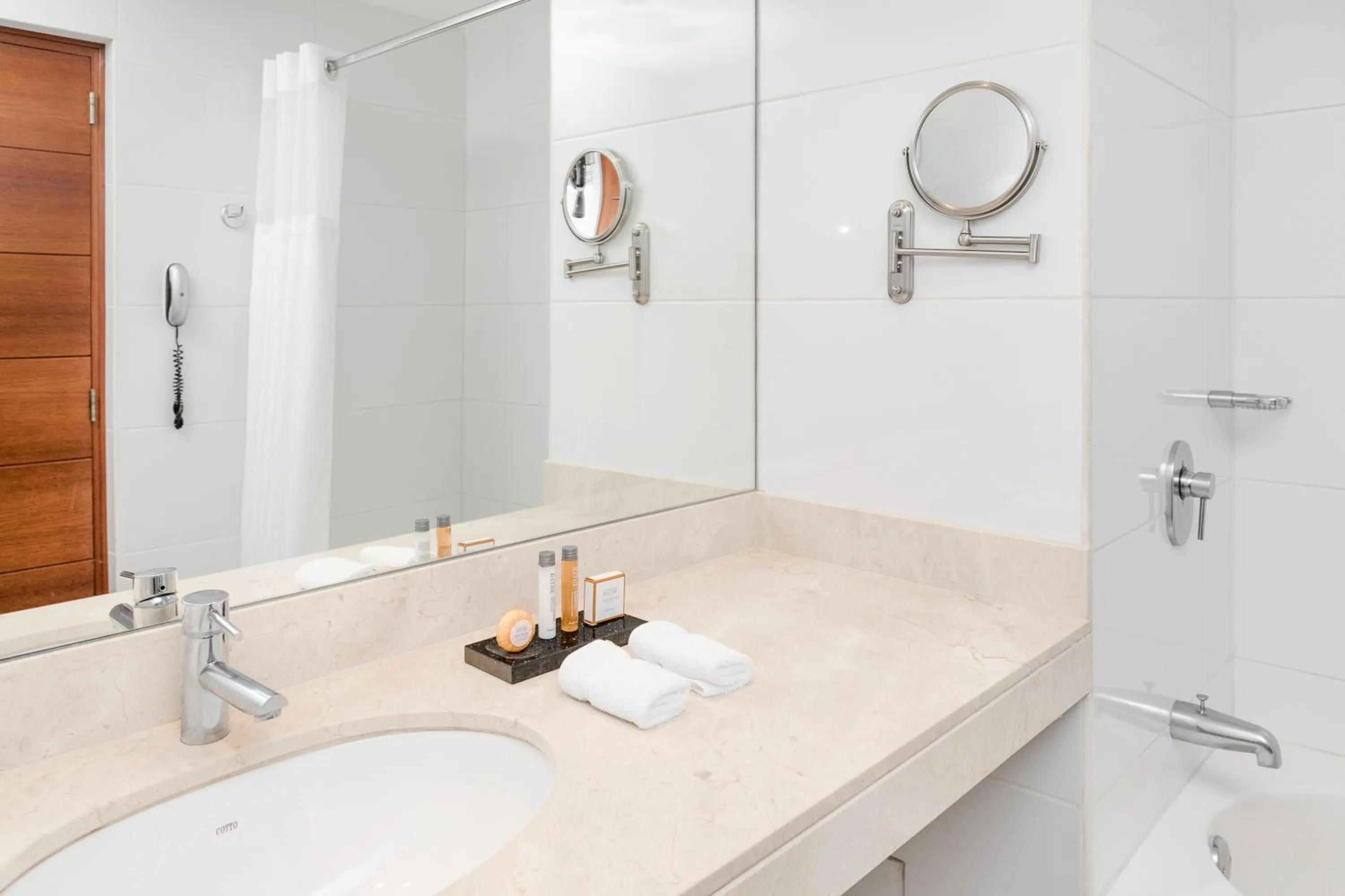 Shower in Wyndham Costa del Sol Pucallpa