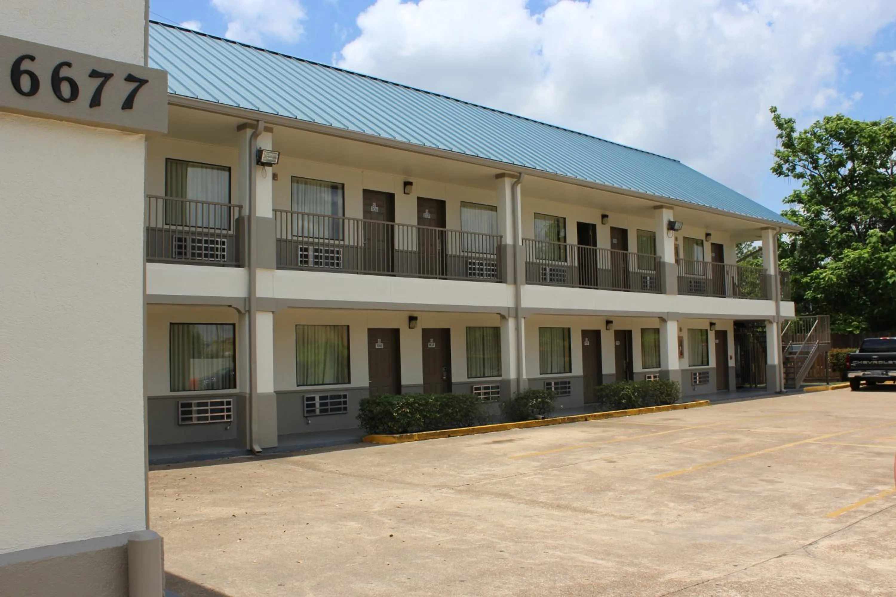 Property building in Scottish Inns Westcott Street