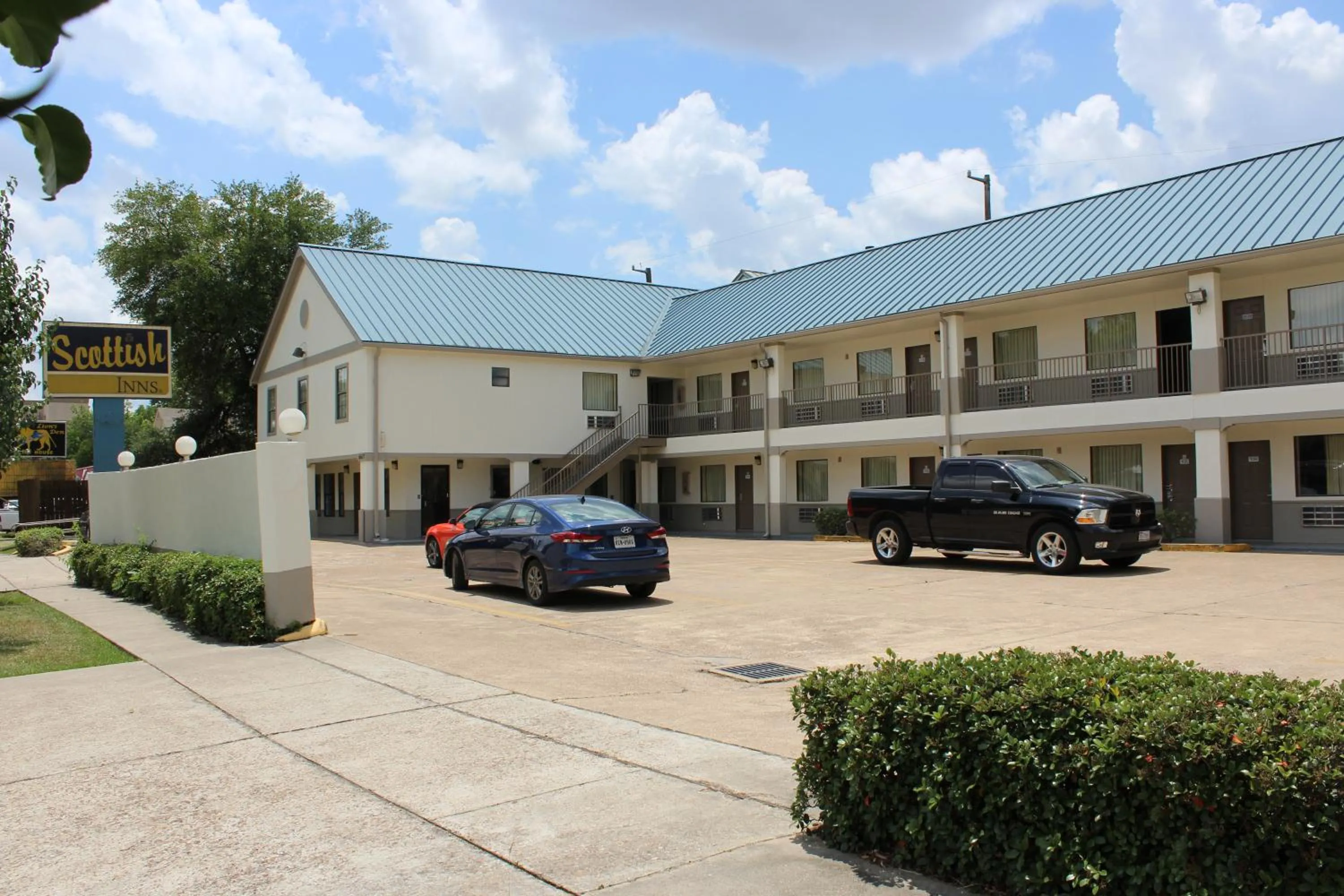 Property building in Scottish Inns Westcott Street