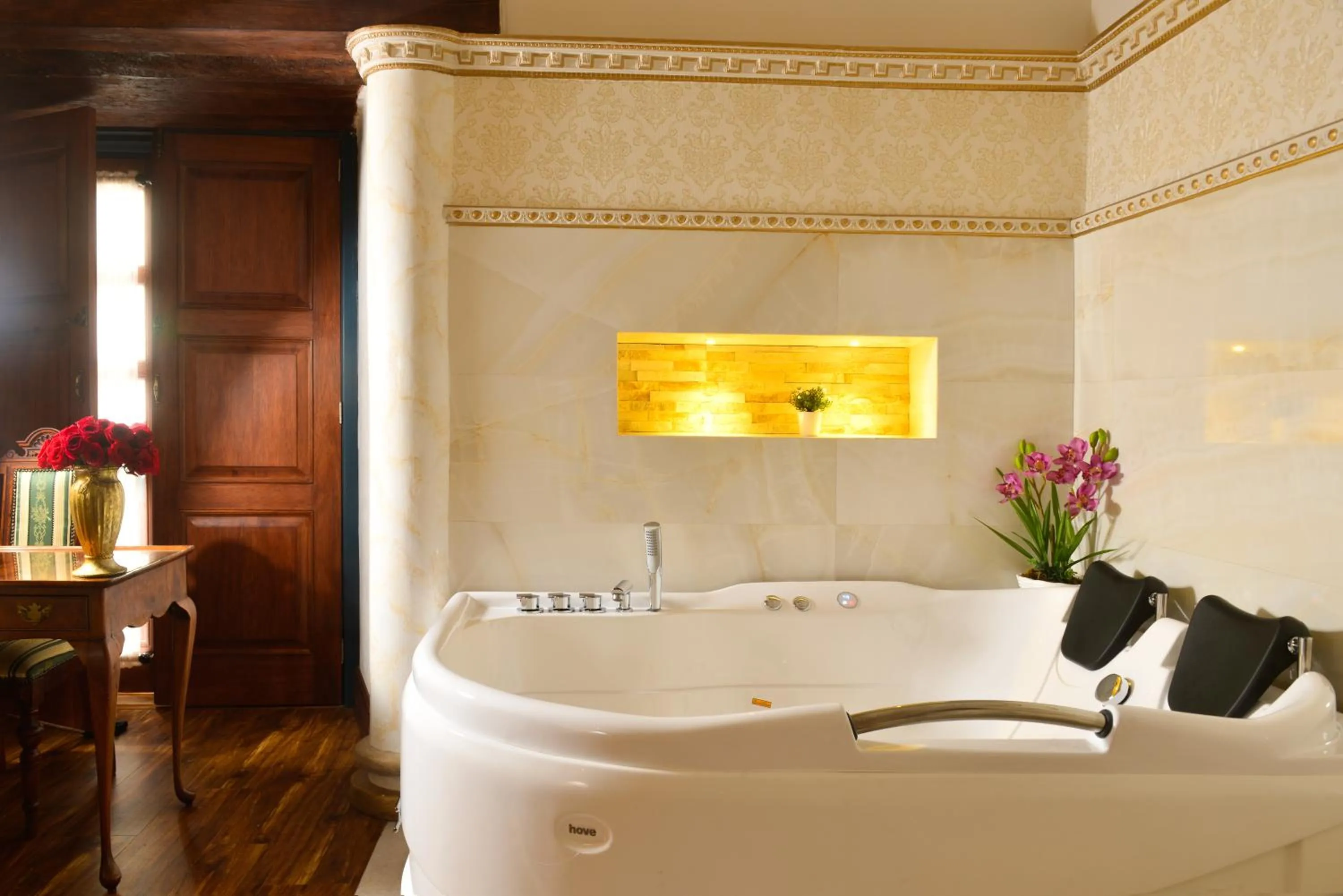 Bath in San Juan Hotel