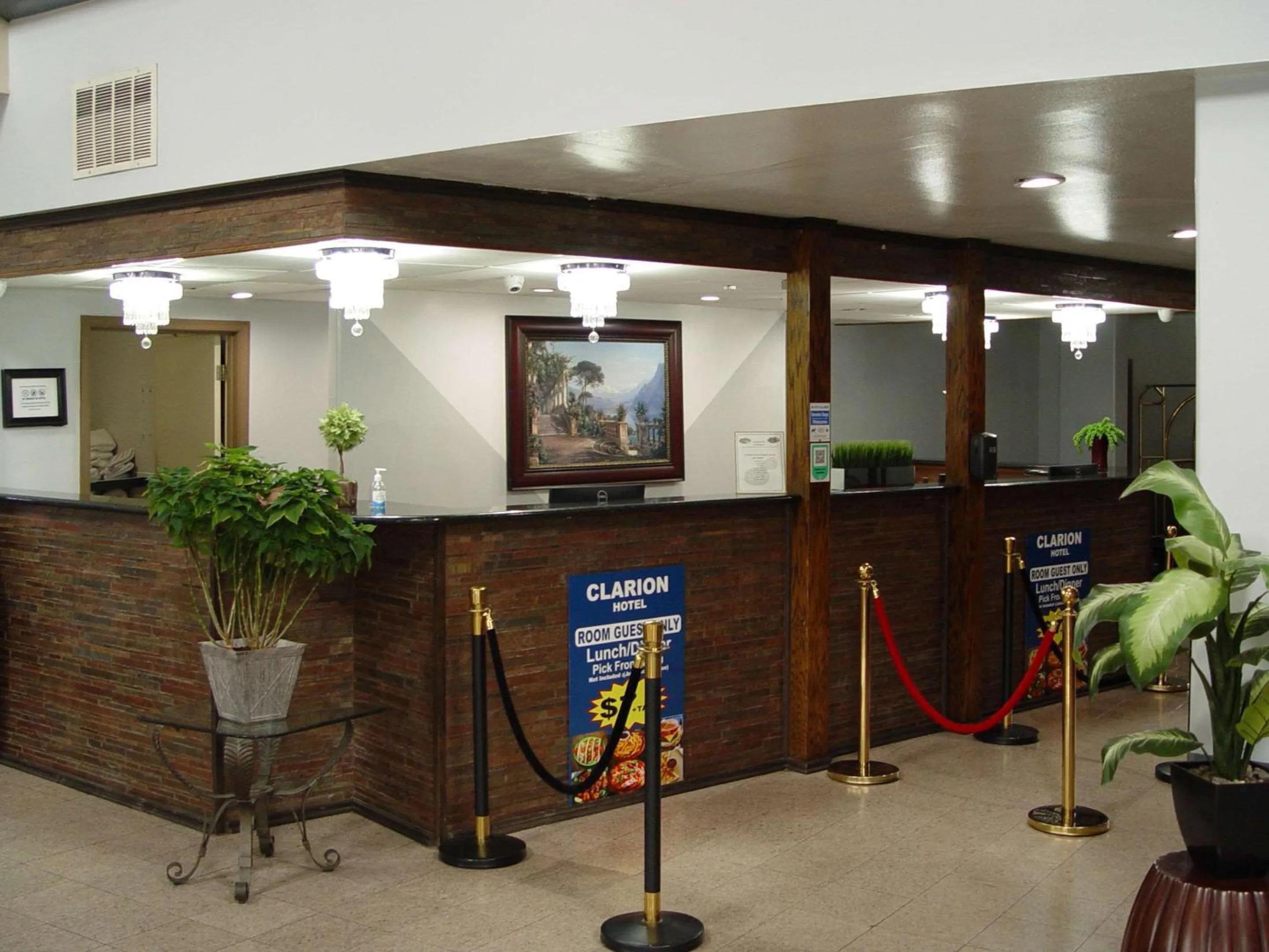 Lobby or reception in Clarion Hotel Bakersfield North