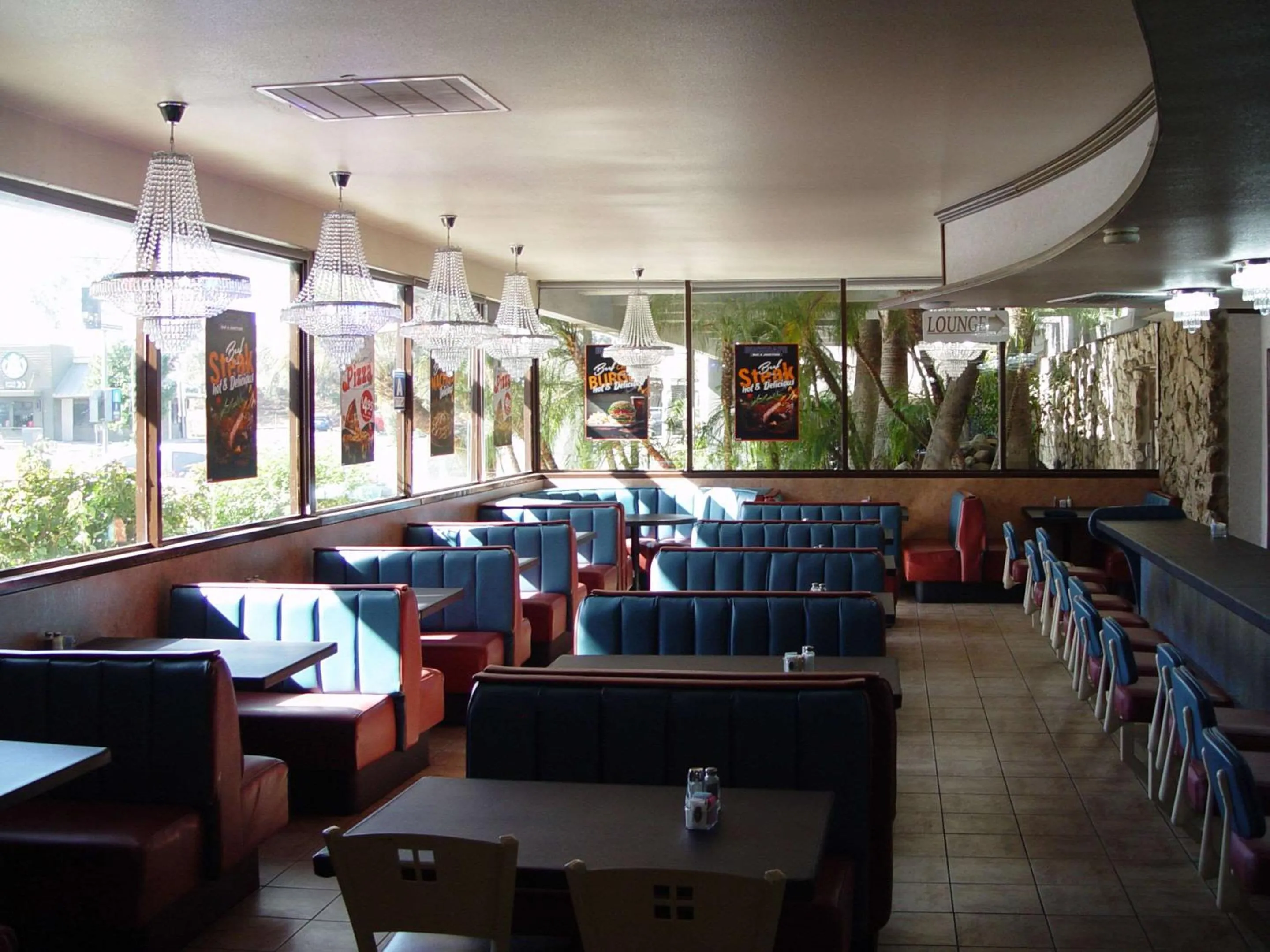 Restaurant/places to eat in Clarion Hotel Bakersfield North