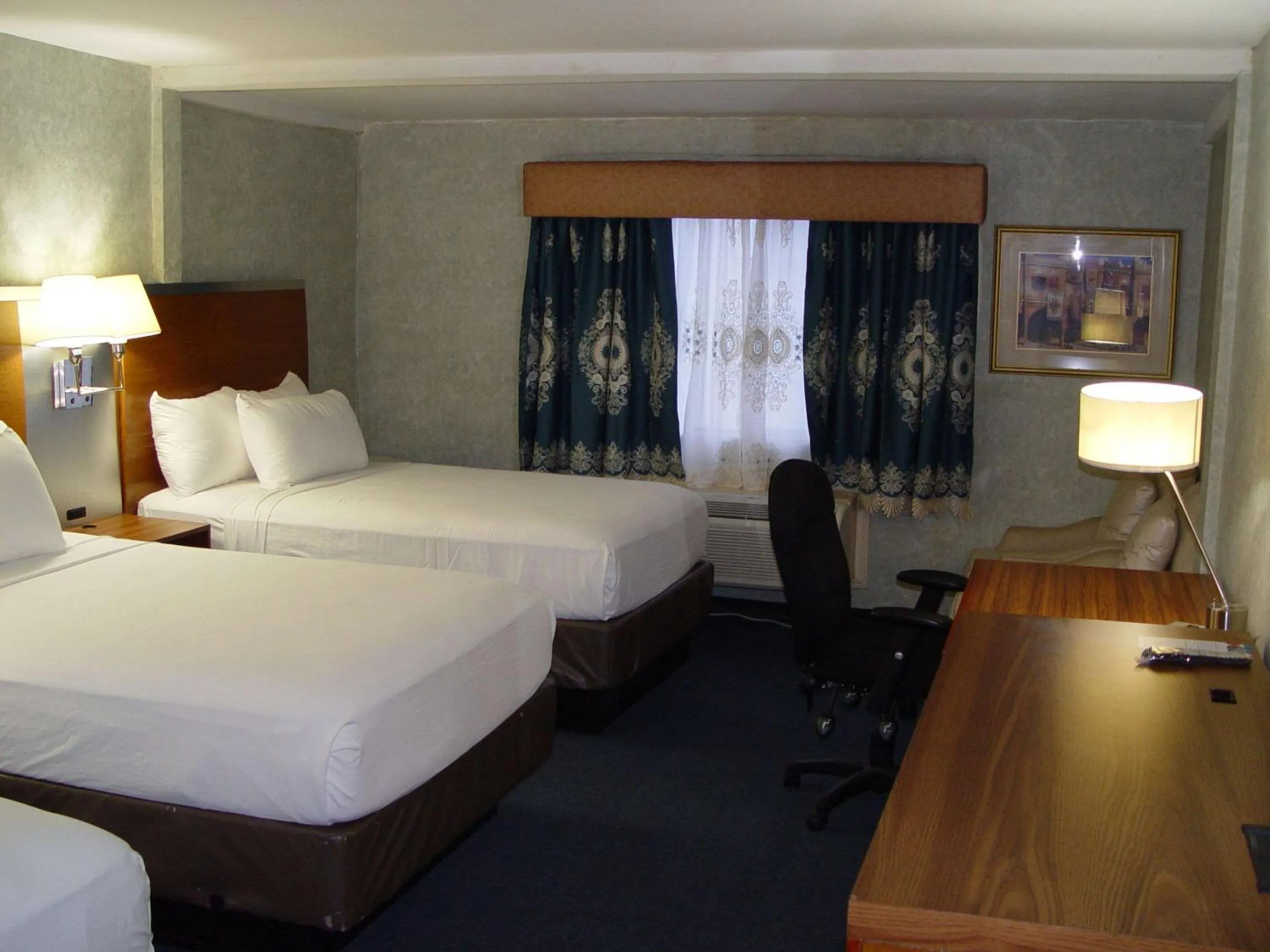 Bedroom, Bed in Clarion Hotel Bakersfield North