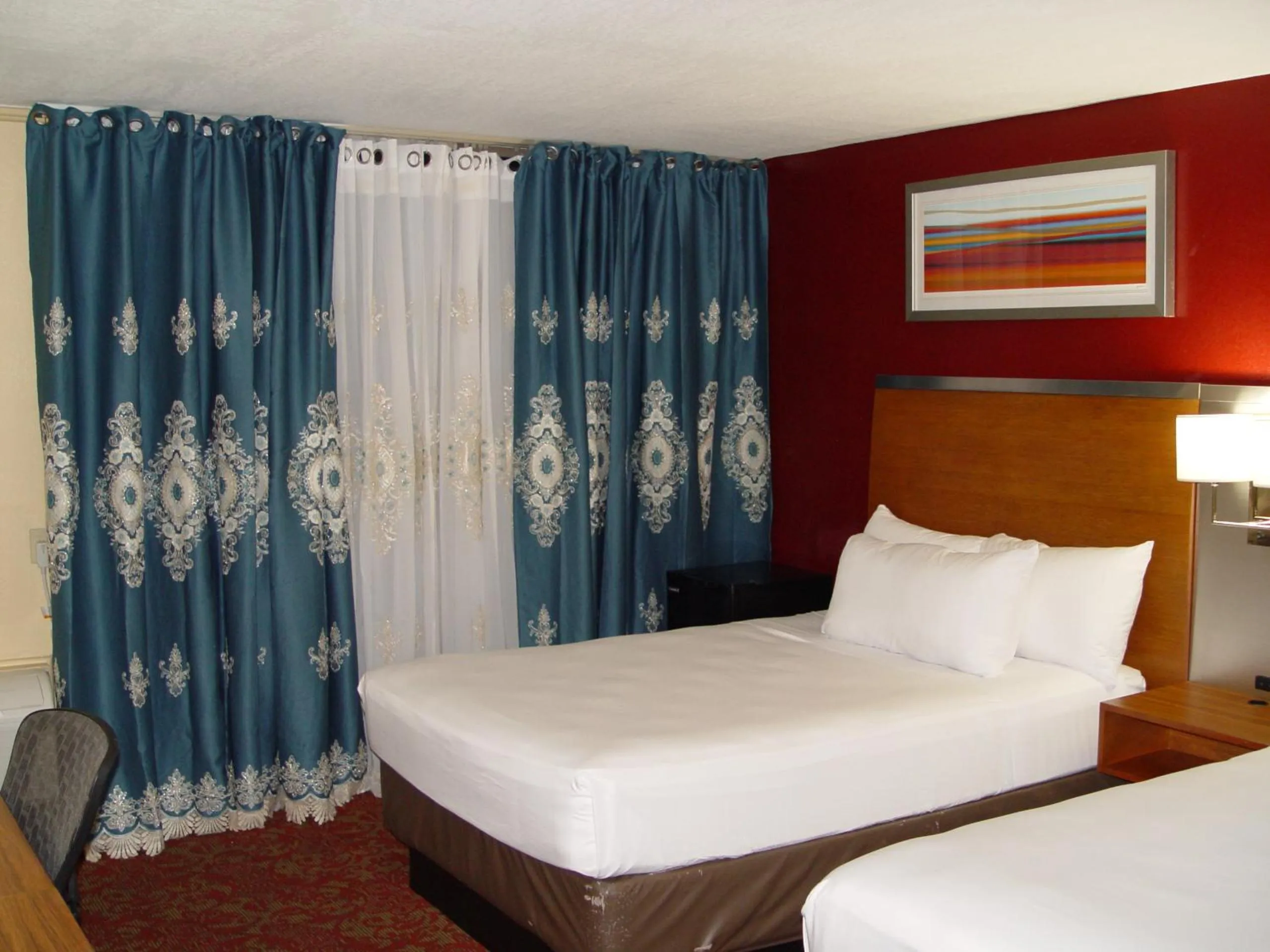 Bed in Clarion Hotel Bakersfield North