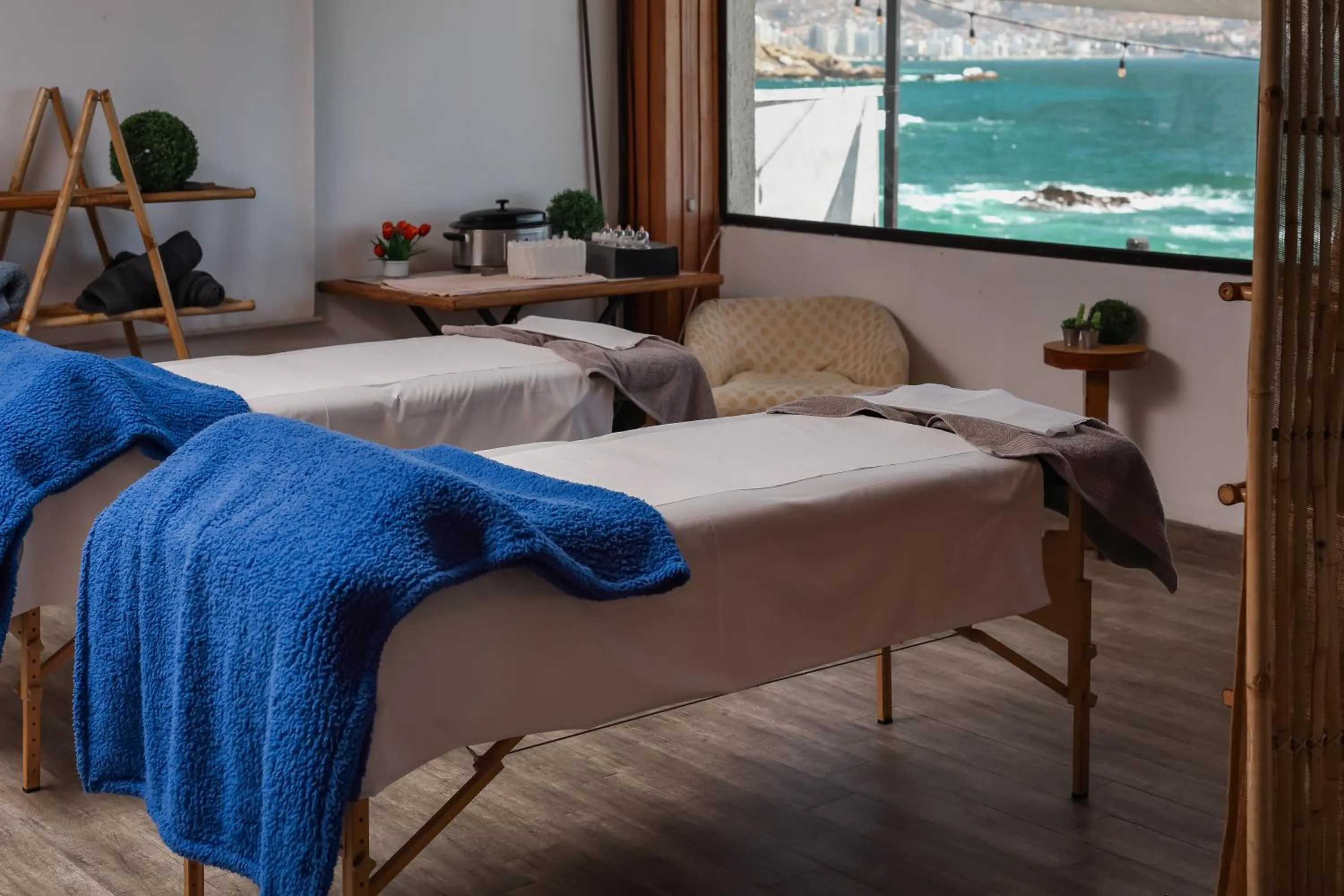 Bed in Hotel Oceanic