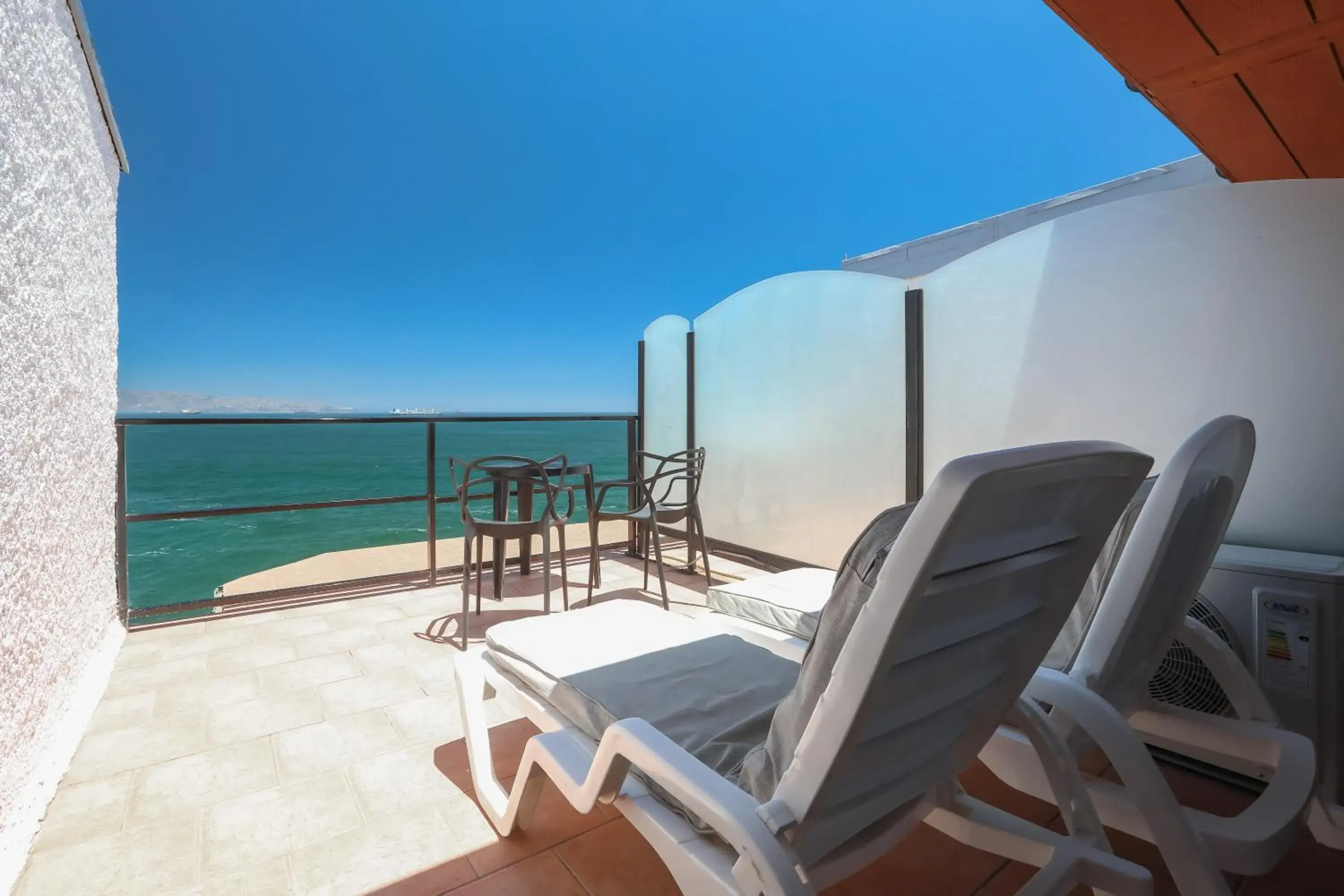 Junior Suite with Balcony - single occupancy in Hotel Oceanic Junior Suite with Balcony - single occupancy in Hotel Oceanic